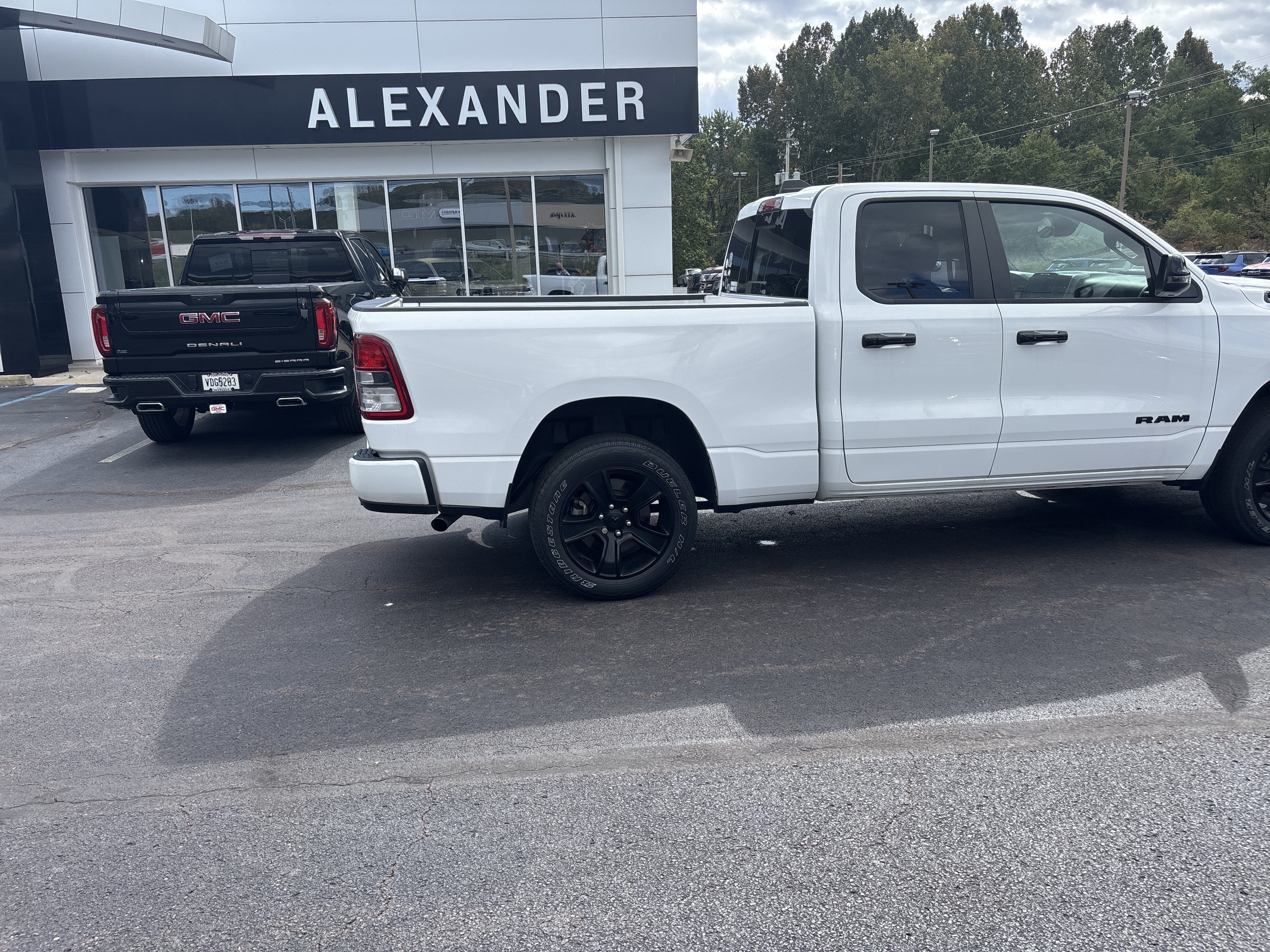 2023 RAM 1500 Big Horn Quad Cab 4x4 6'4" Box