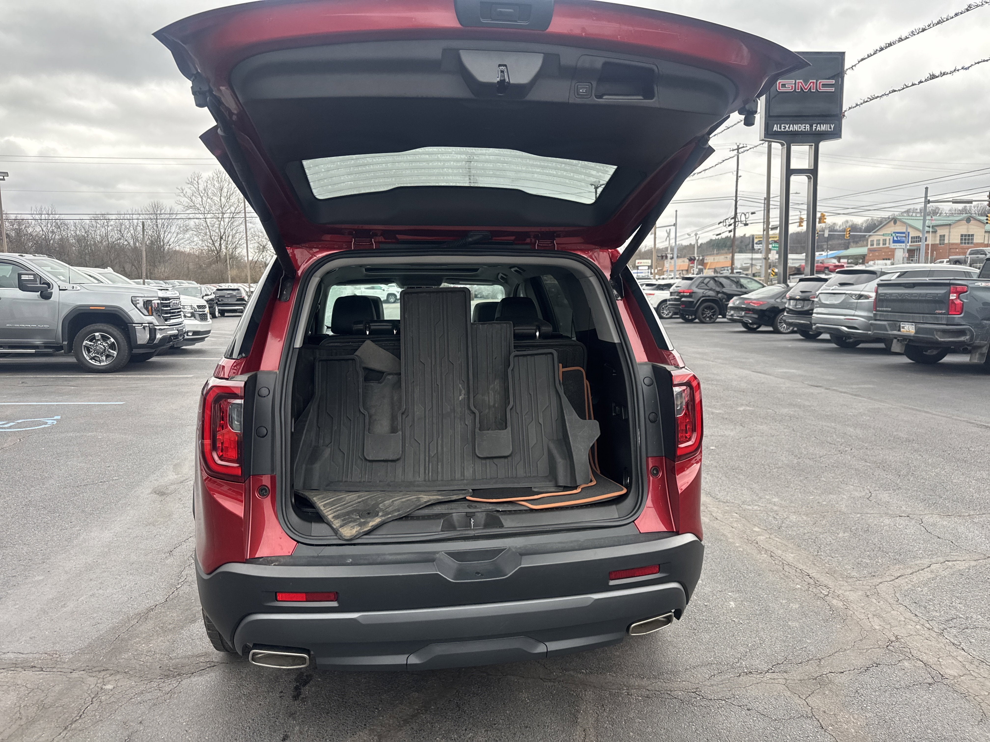 2023 GMC Acadia AT4