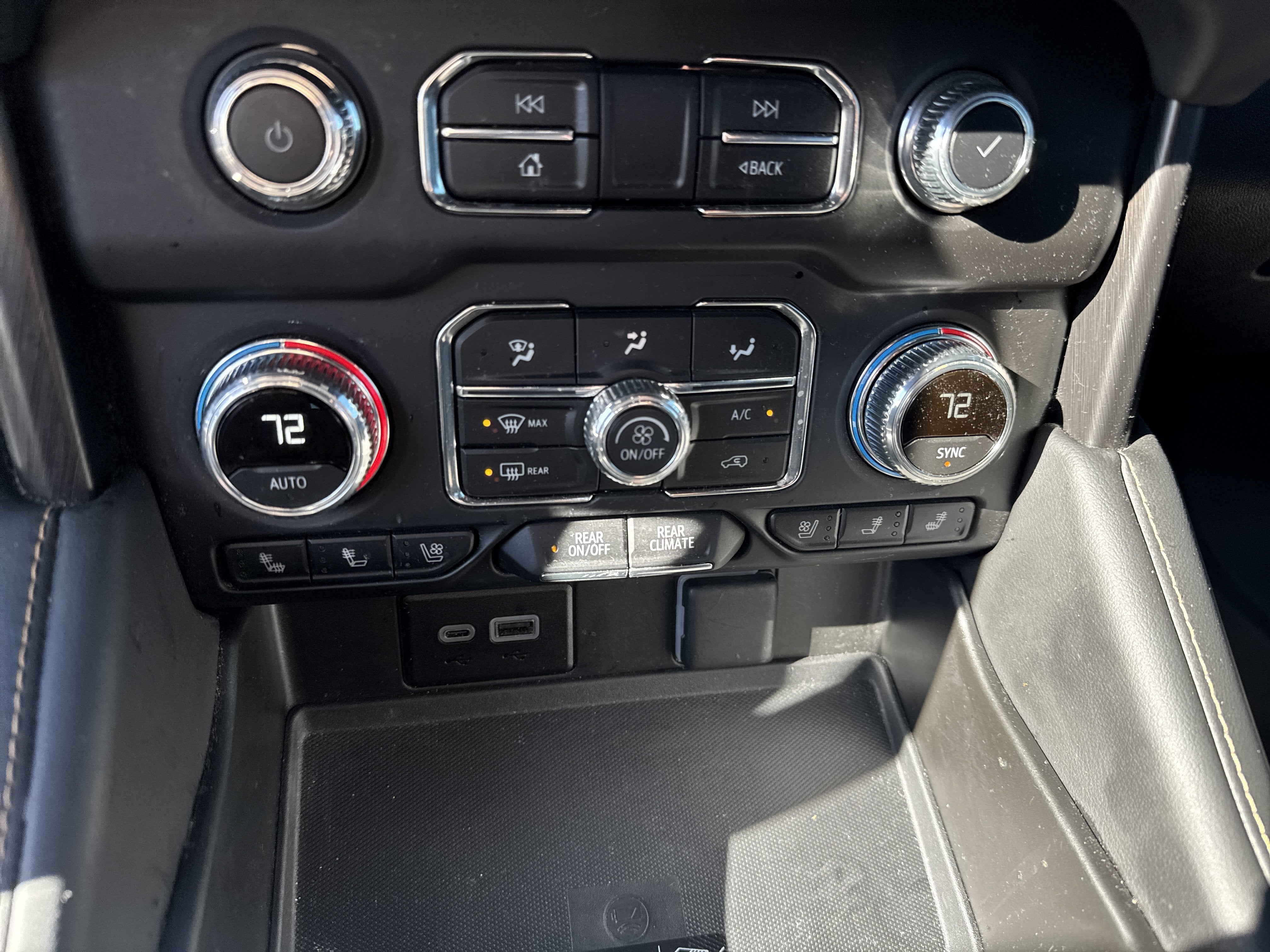 2023 GMC Yukon XL AT4