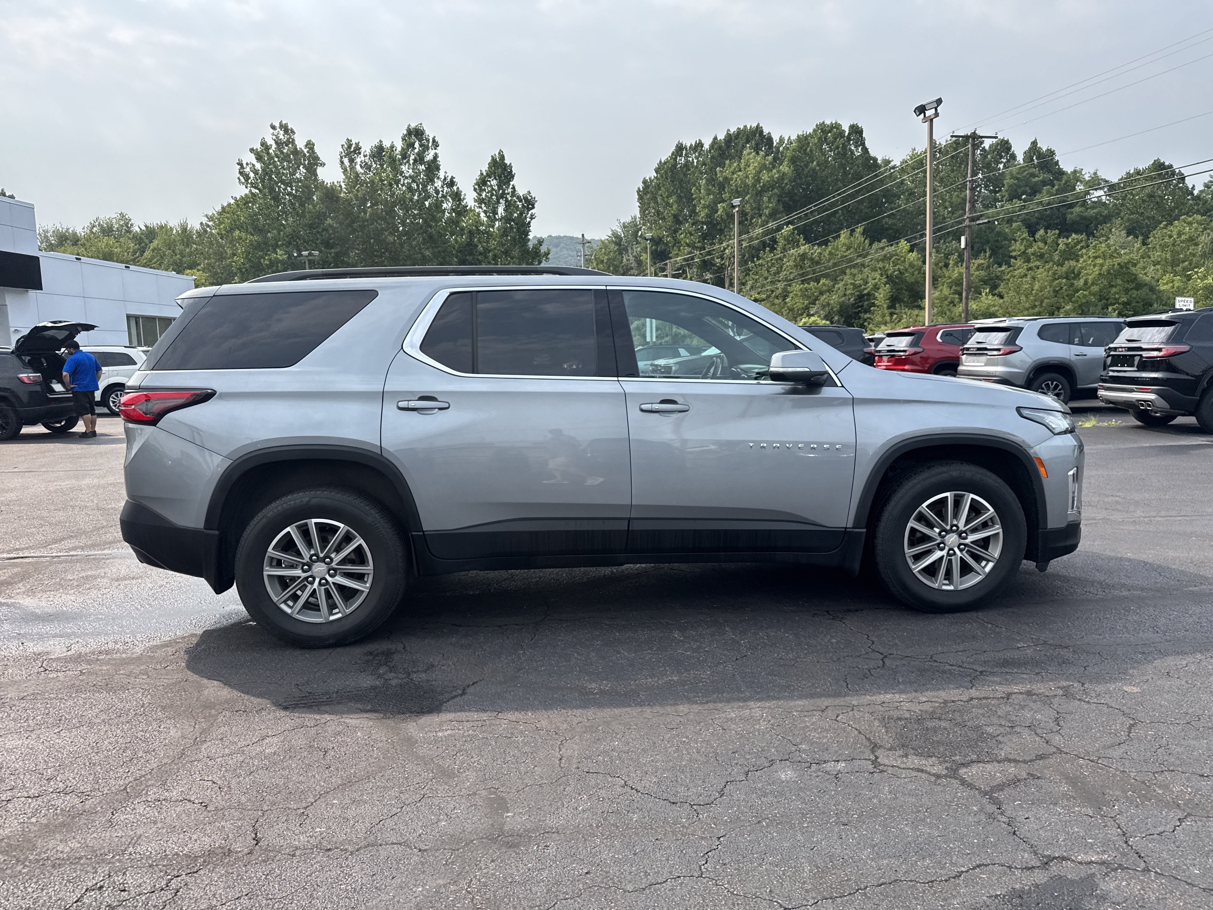 2023 Chevrolet Traverse LT Cloth