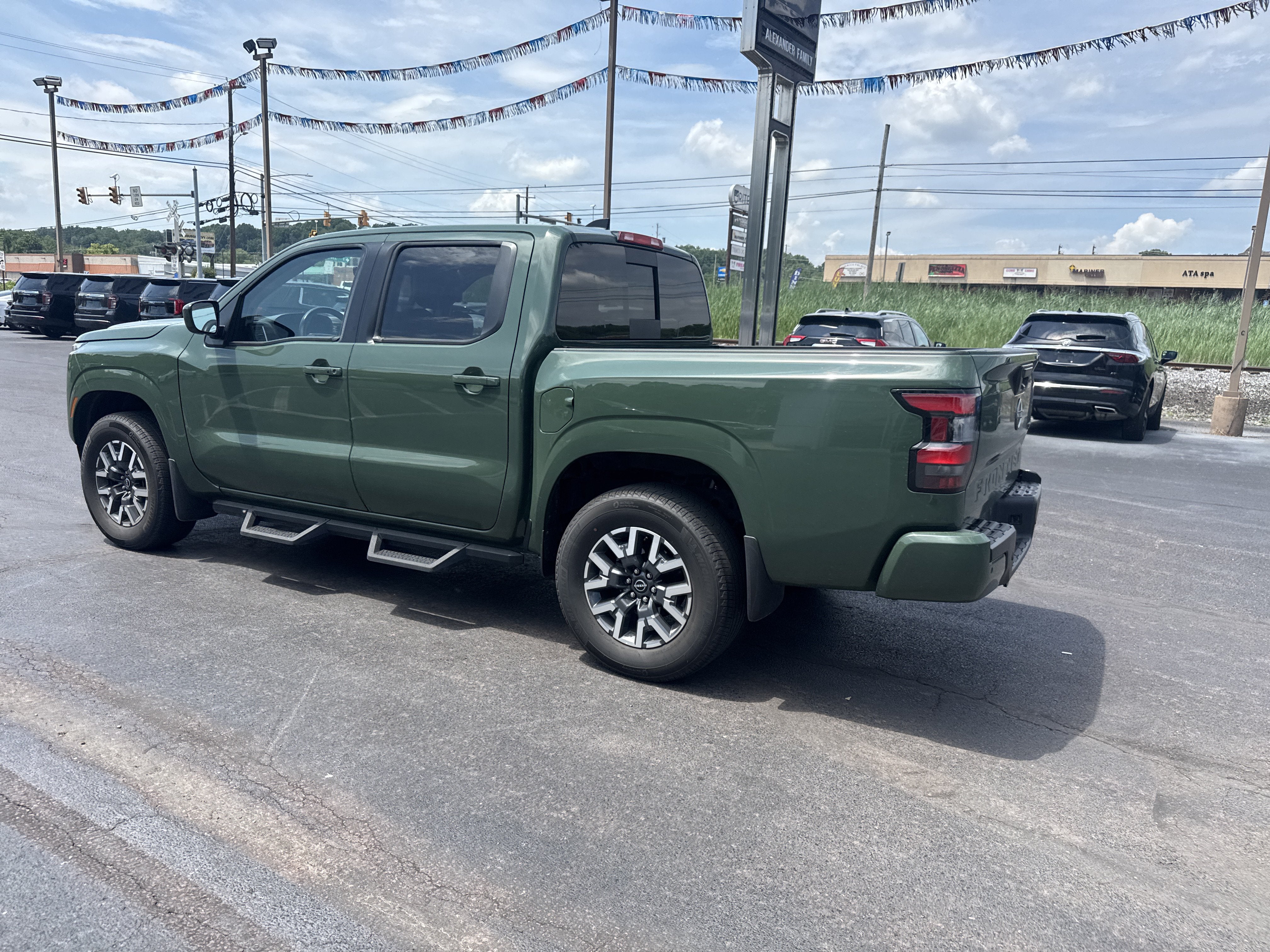 2024 Nissan Frontier SL