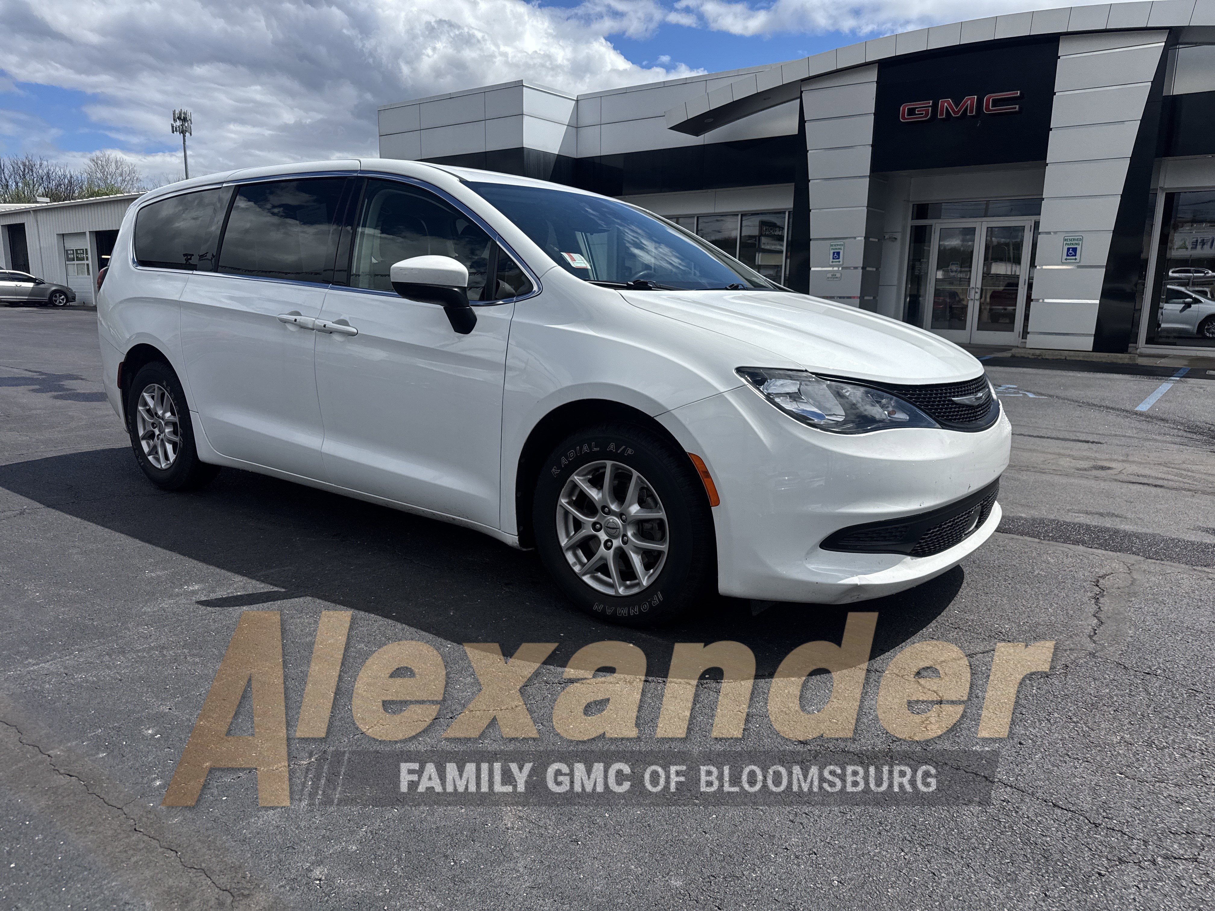 2023 Chrysler Voyager LX