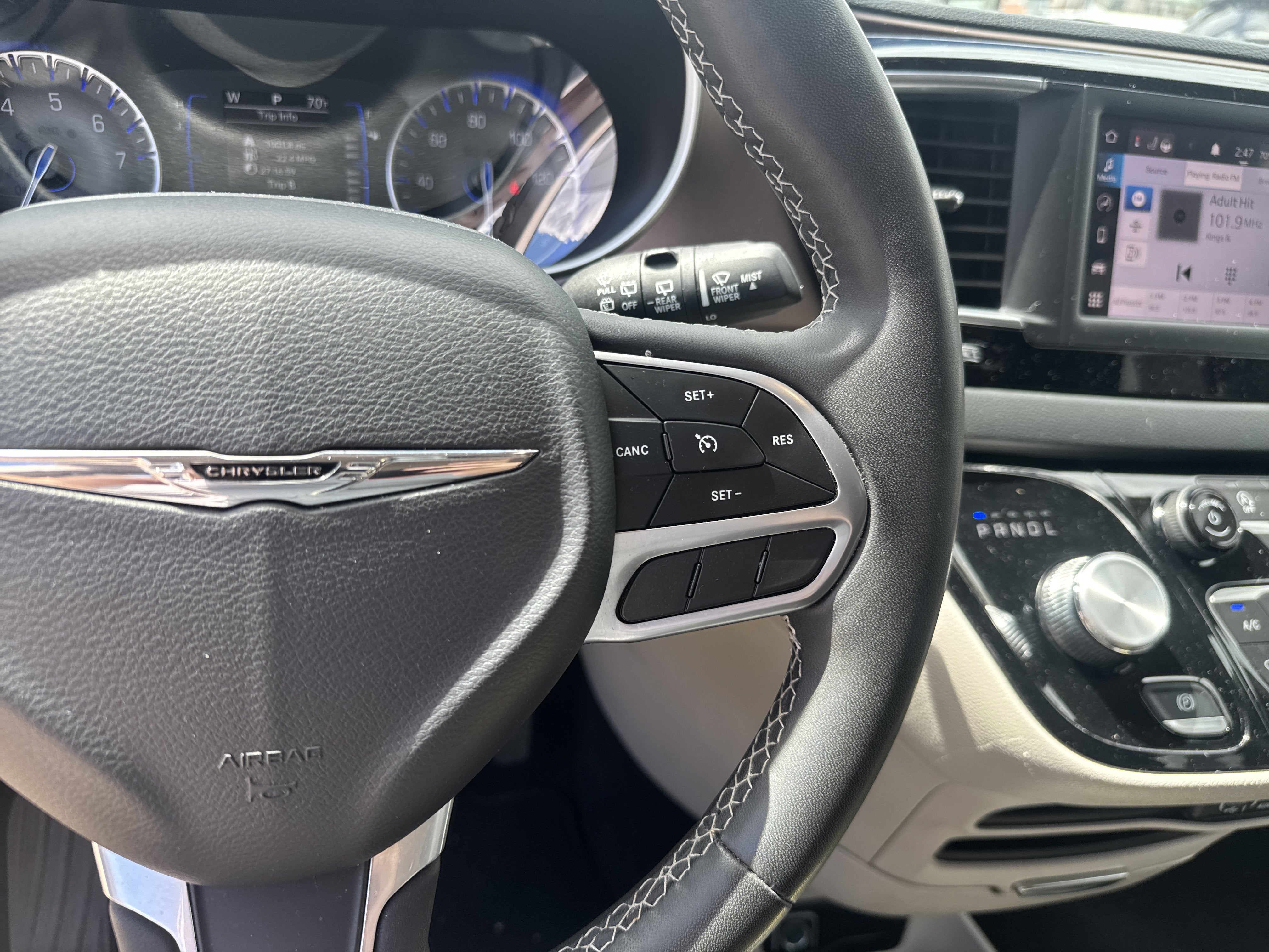 2023 Chrysler Voyager LX