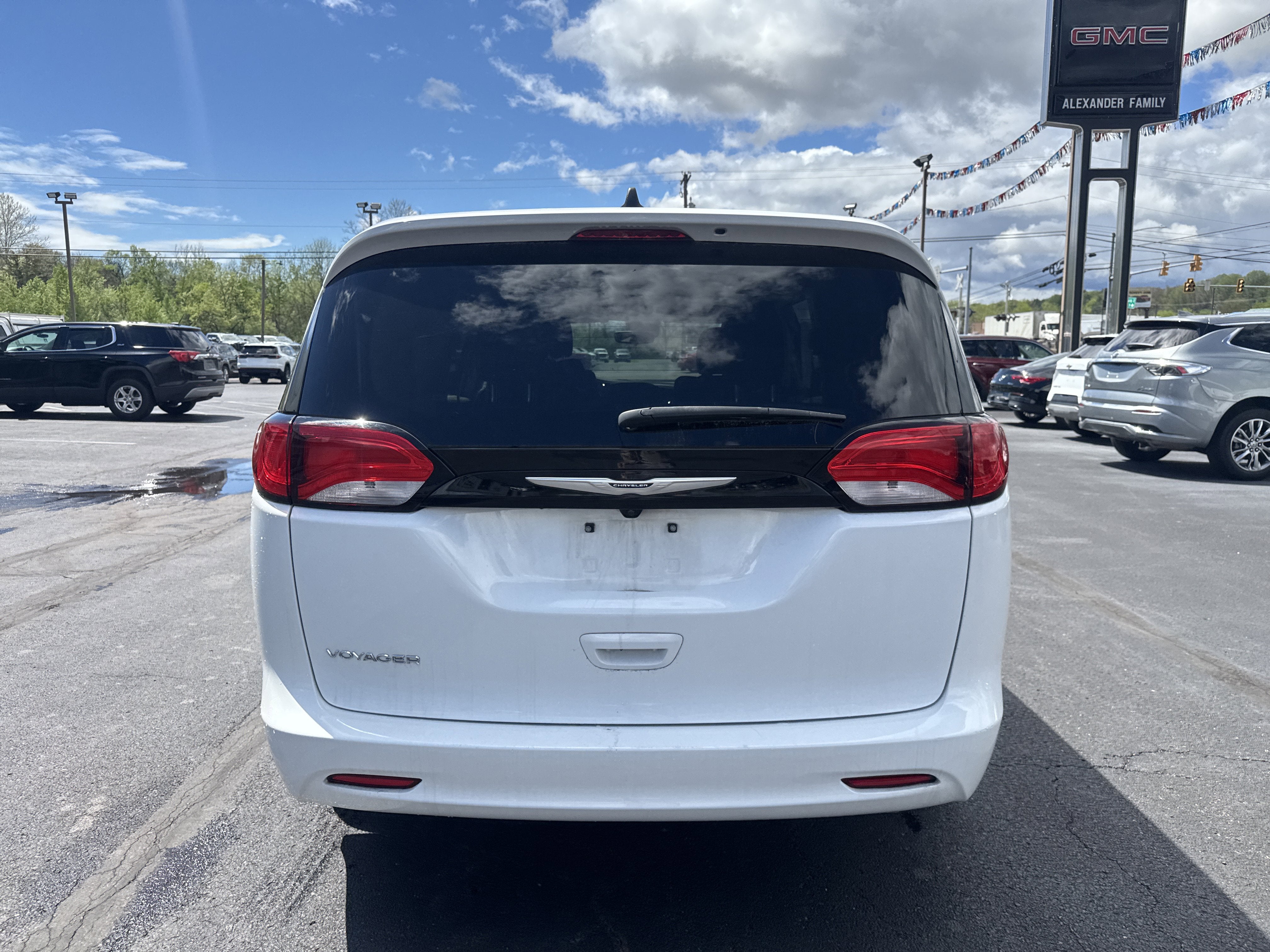 2023 Chrysler Voyager LX