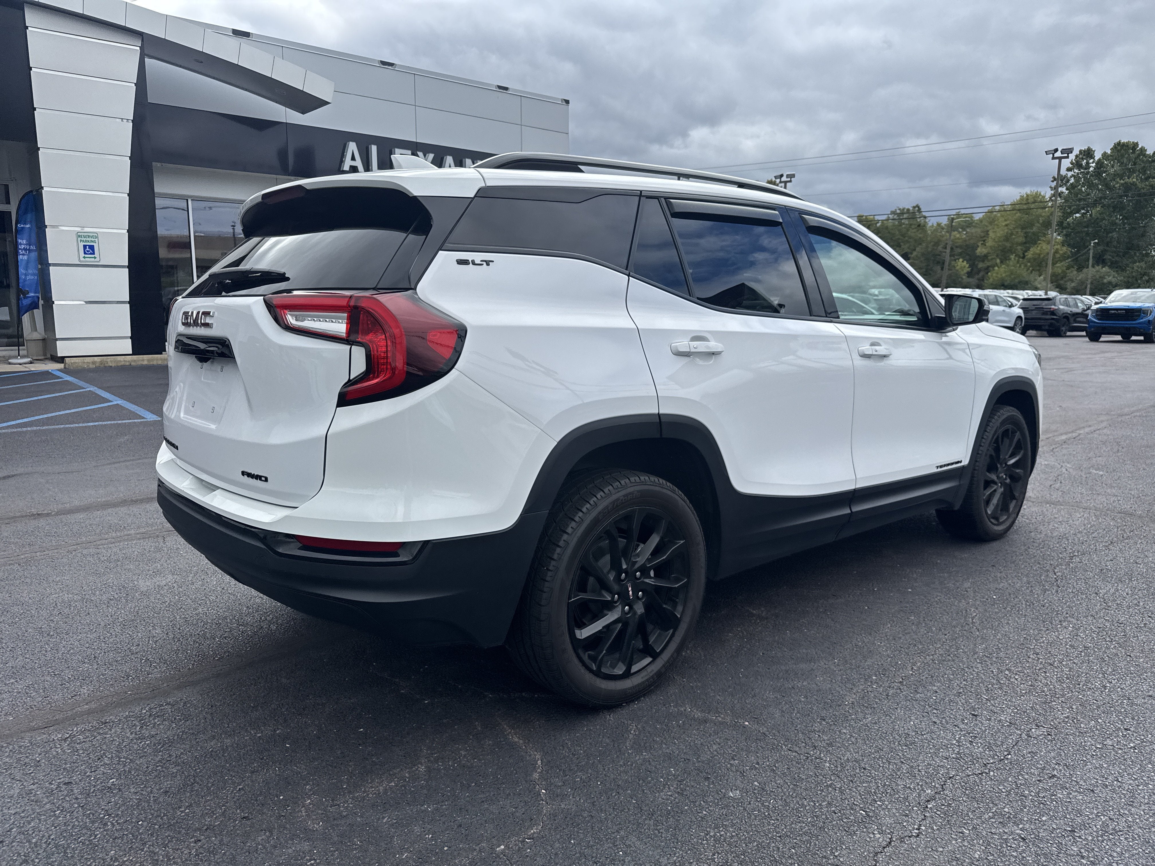 2023 GMC Terrain SLT
