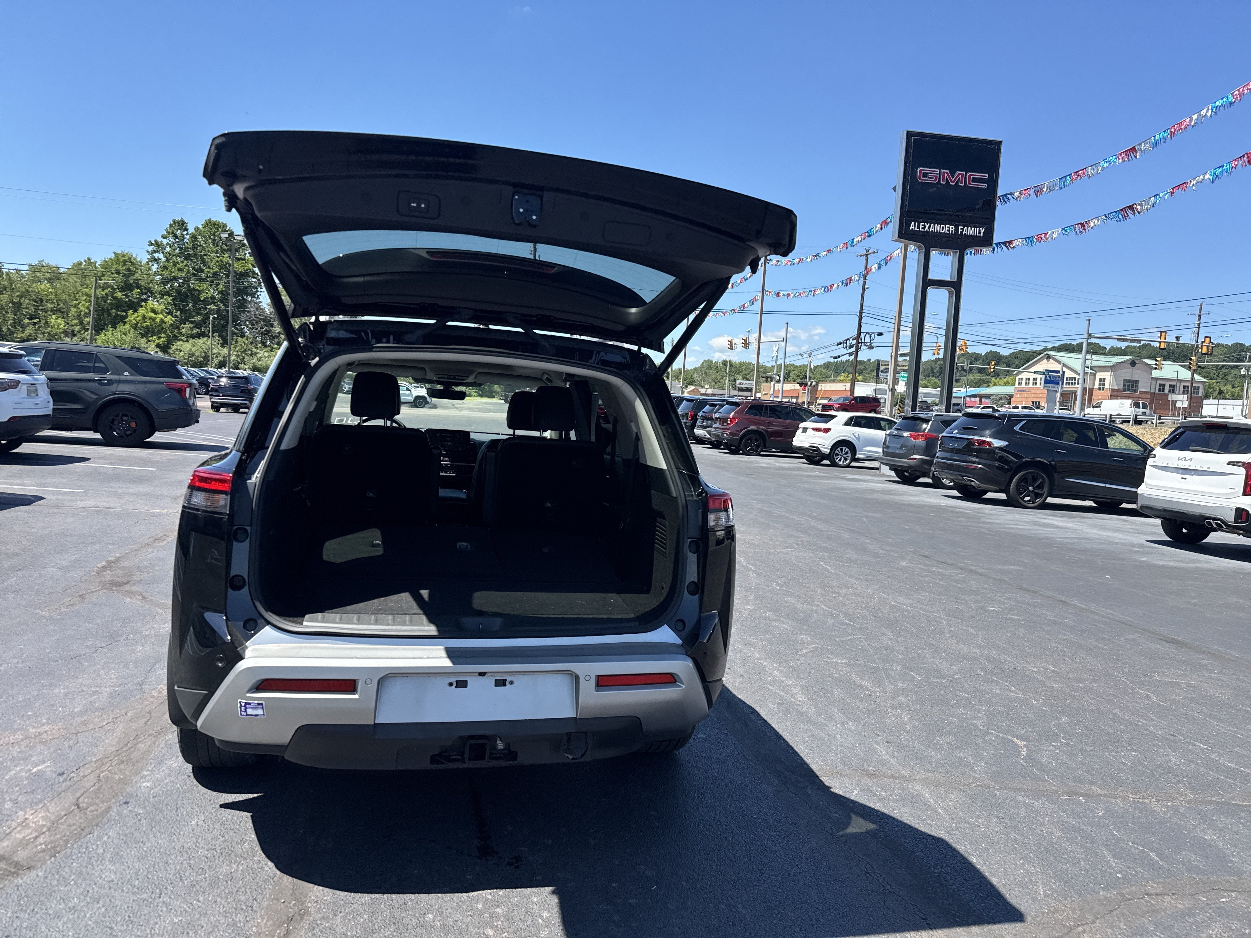 2023 Nissan Pathfinder SL 4WD