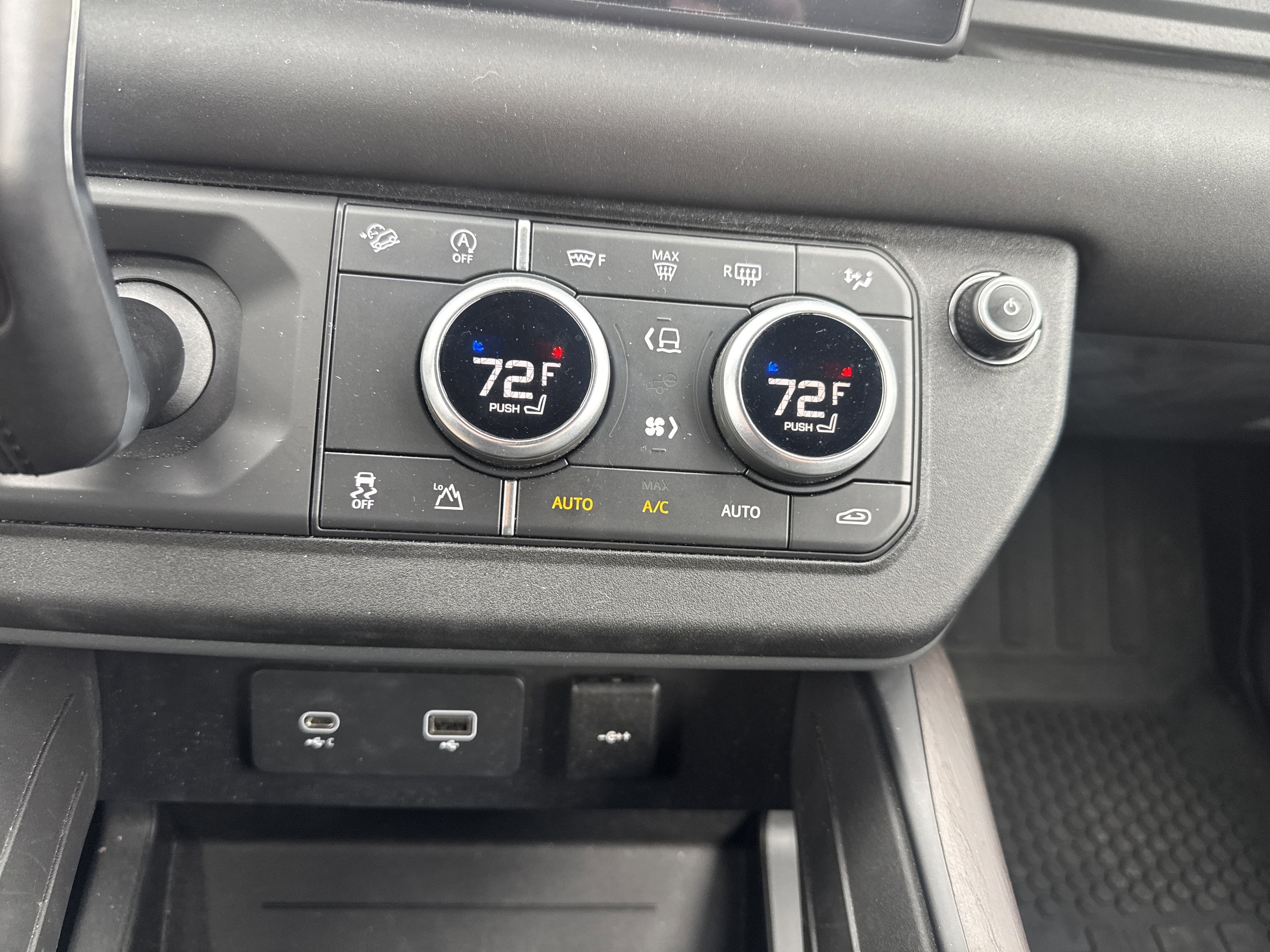 2024 Land Rover Defender X-Dynamic SE