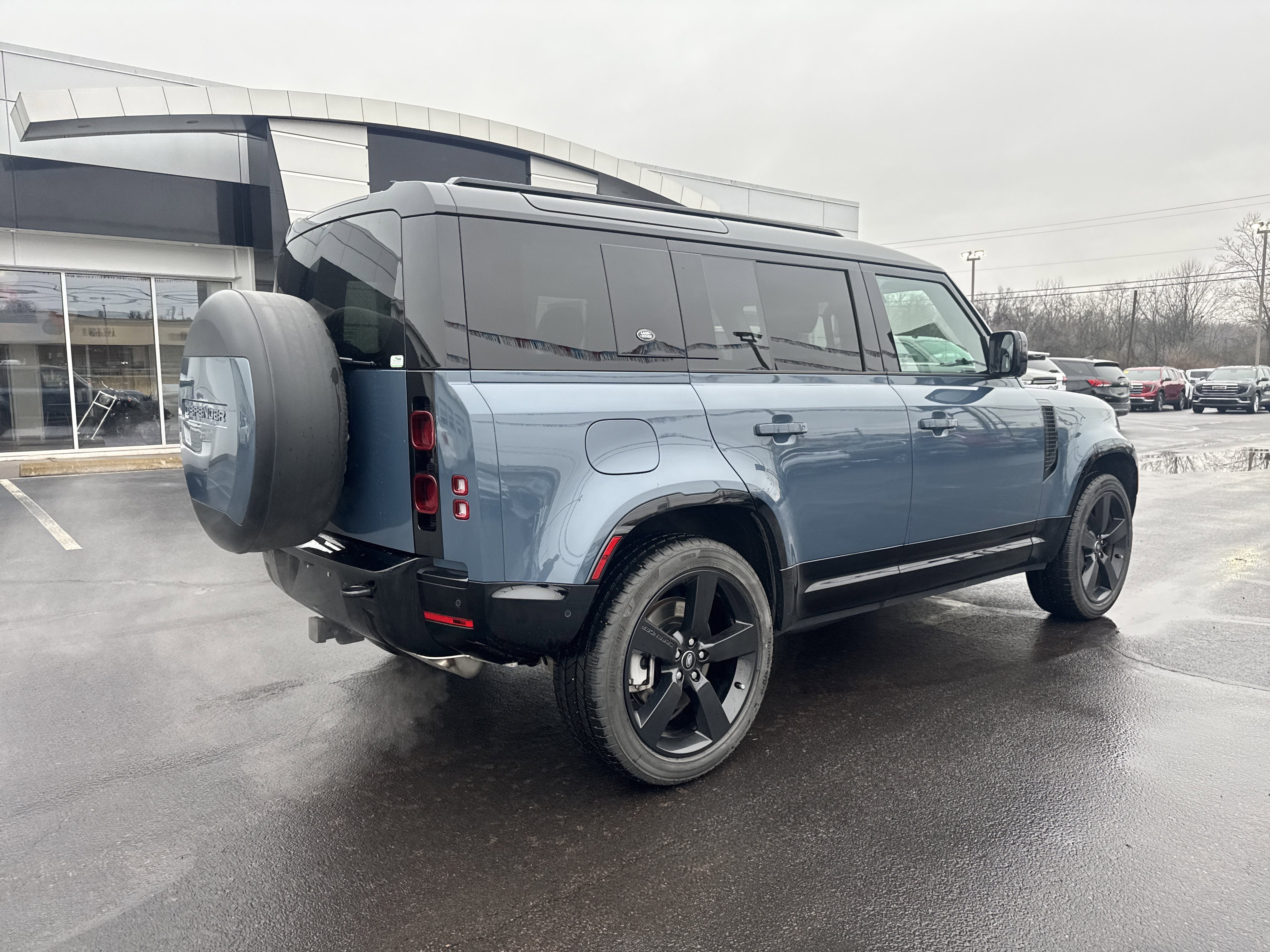 2024 Land Rover Defender X-Dynamic SE