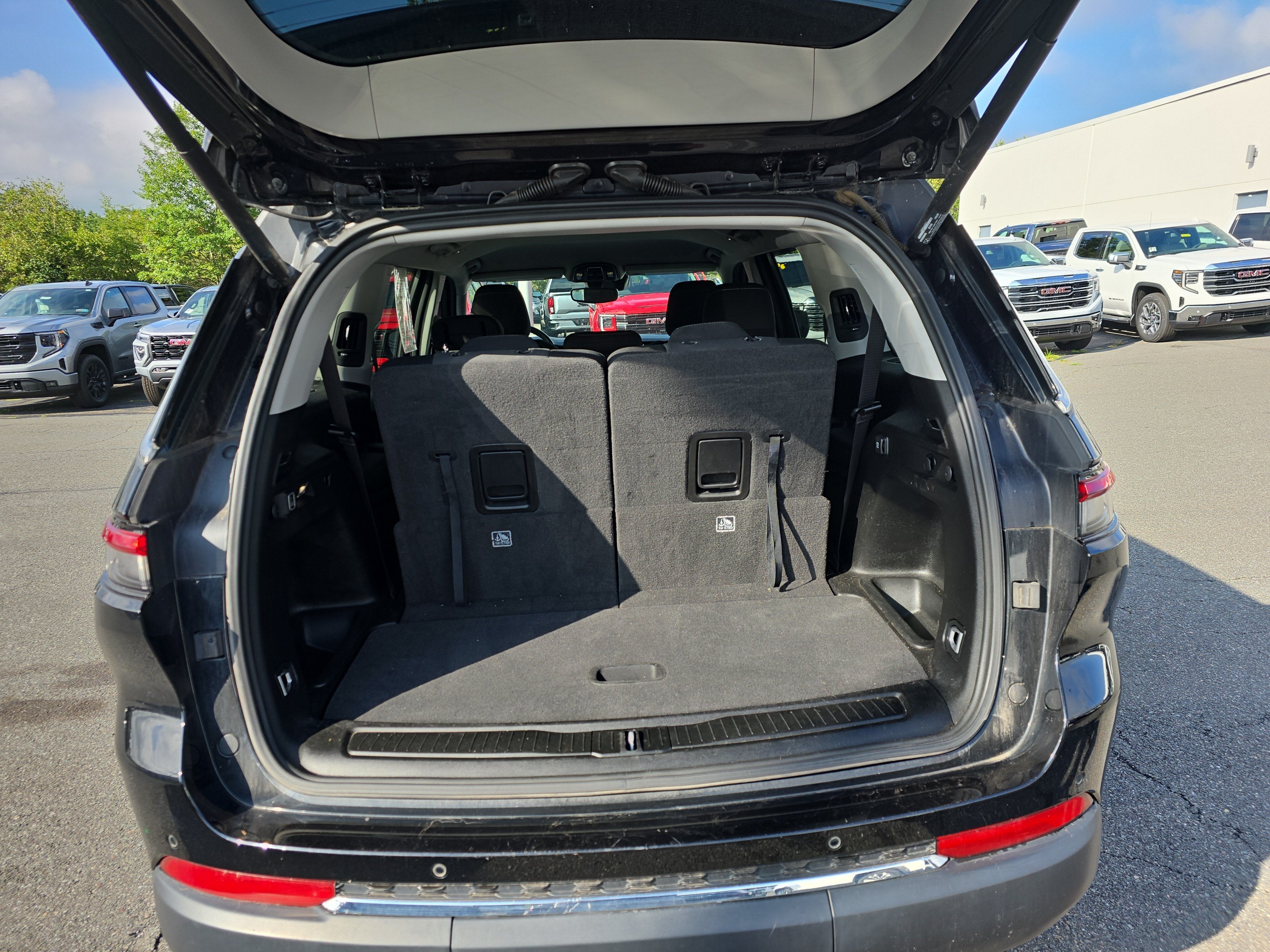 2022 Jeep Grand Cherokee L Laredo