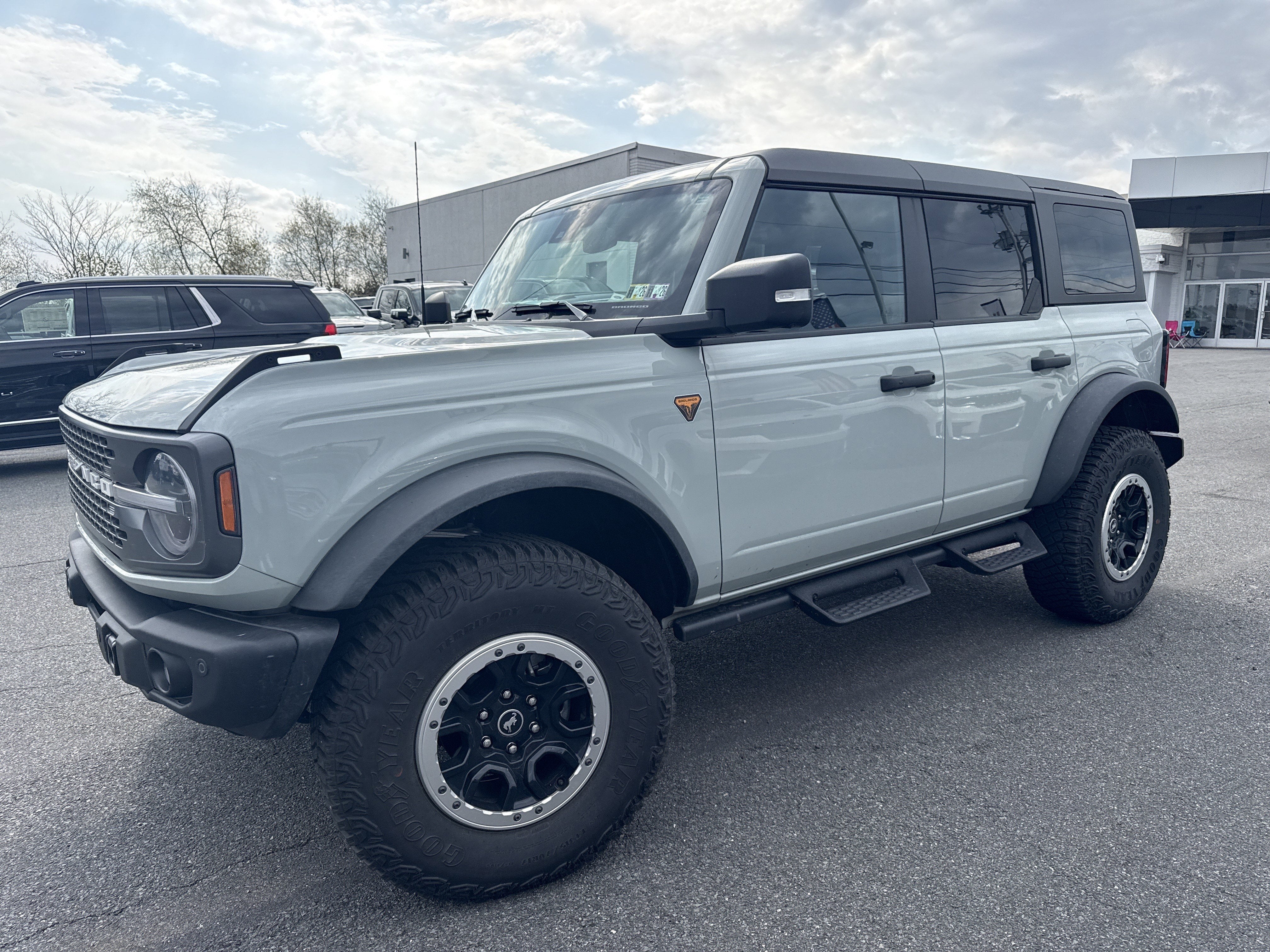 2023 Ford Bronco Base