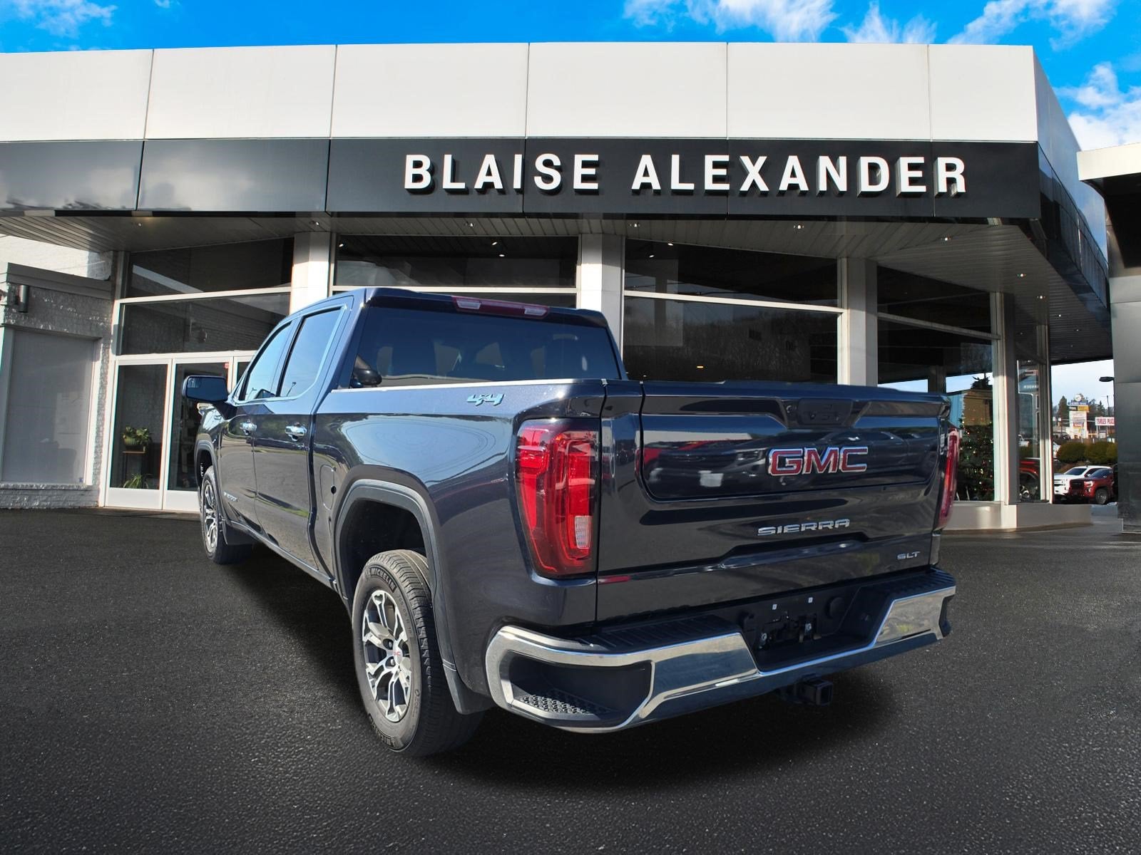 2025 GMC Sierra 1500 SLT
