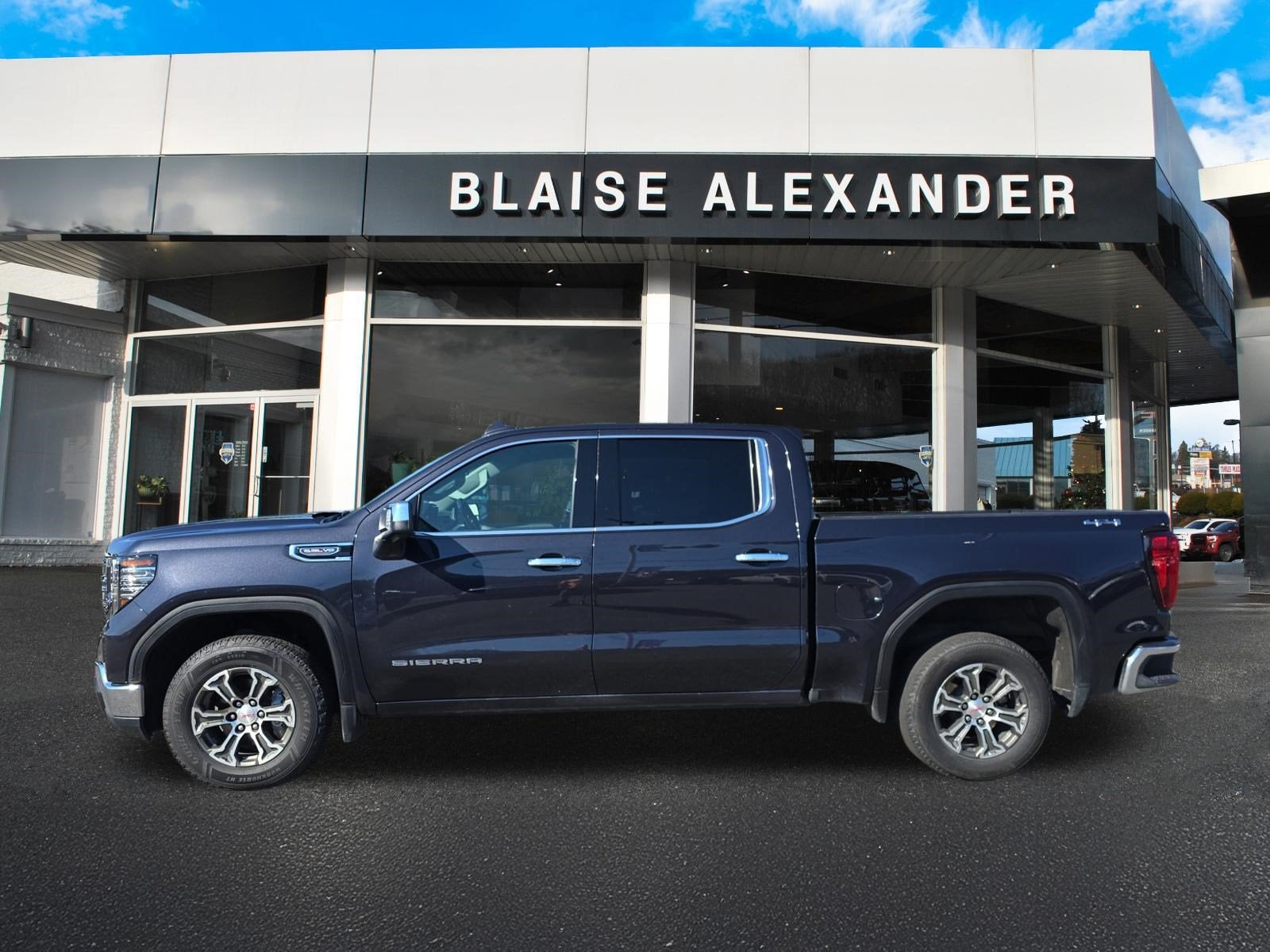 2025 GMC Sierra 1500 SLT