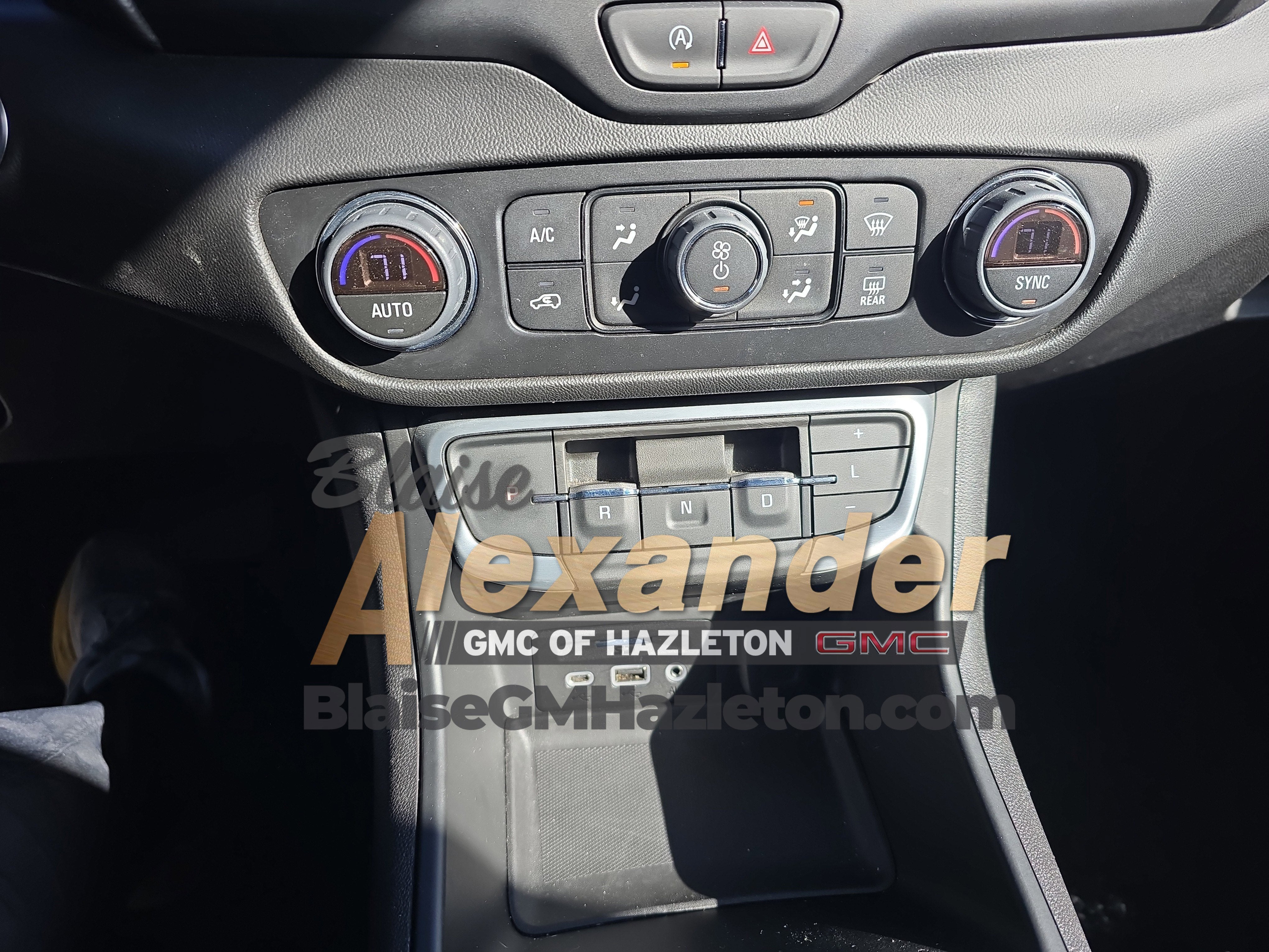 2024 GMC Terrain SLT