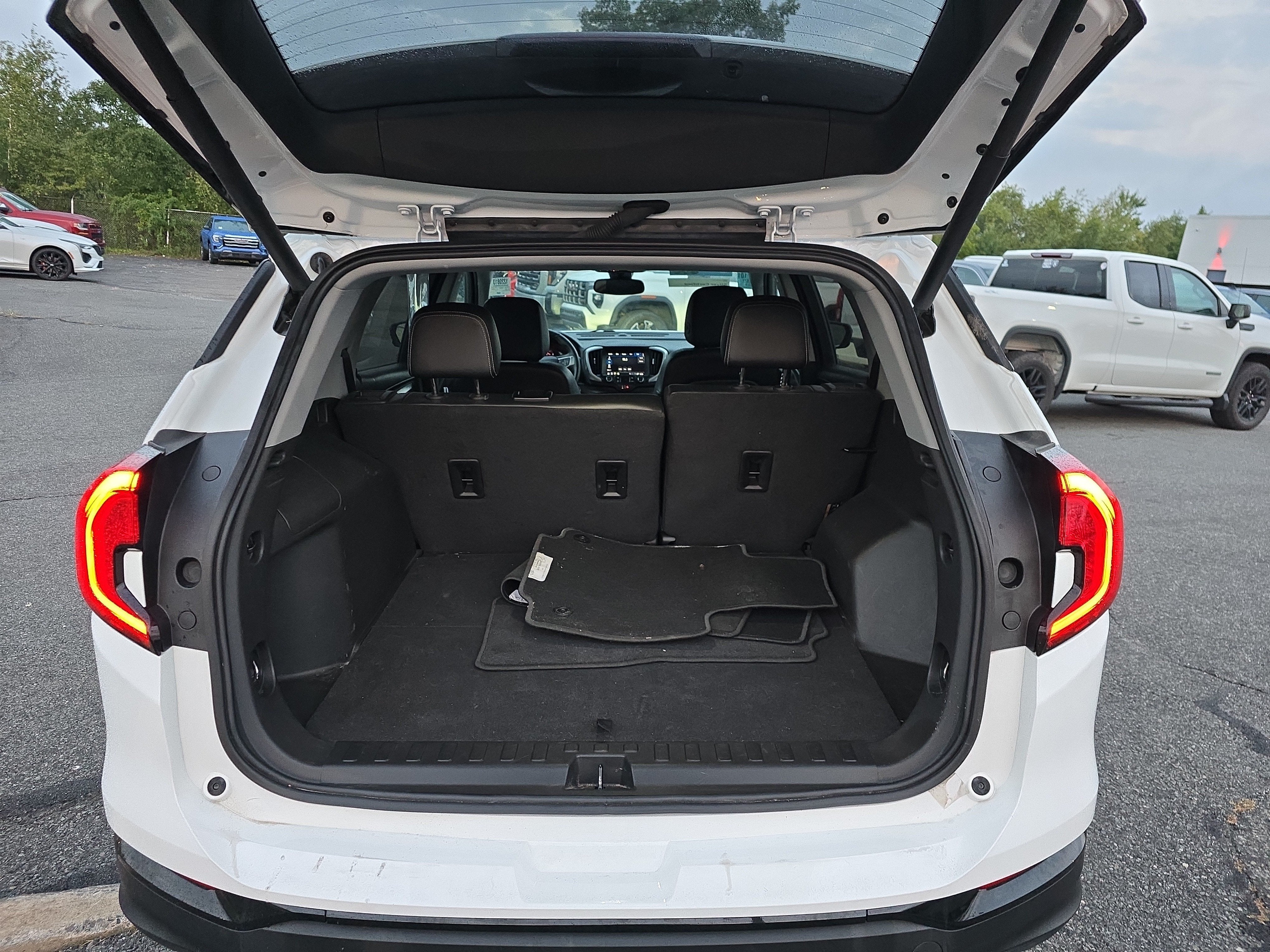 2023 GMC Terrain SLT