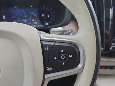 2022 Volvo XC60 Momentum