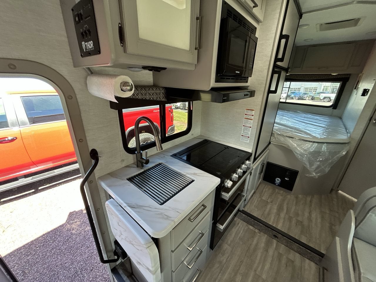 2023 Chevrolet Express Cutaway 3500 1WT