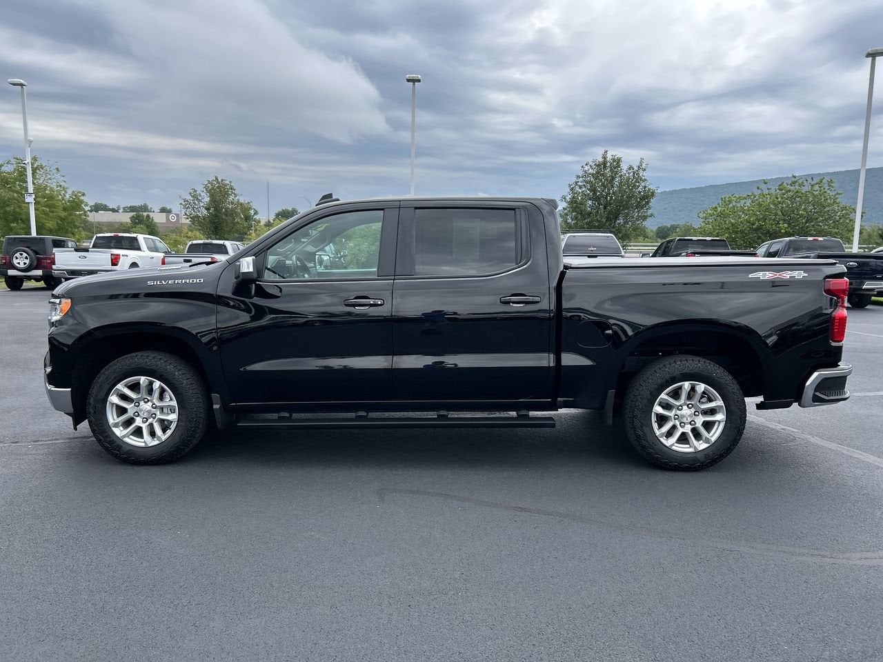 2024 Chevrolet Silverado 1500 LT (2FL)