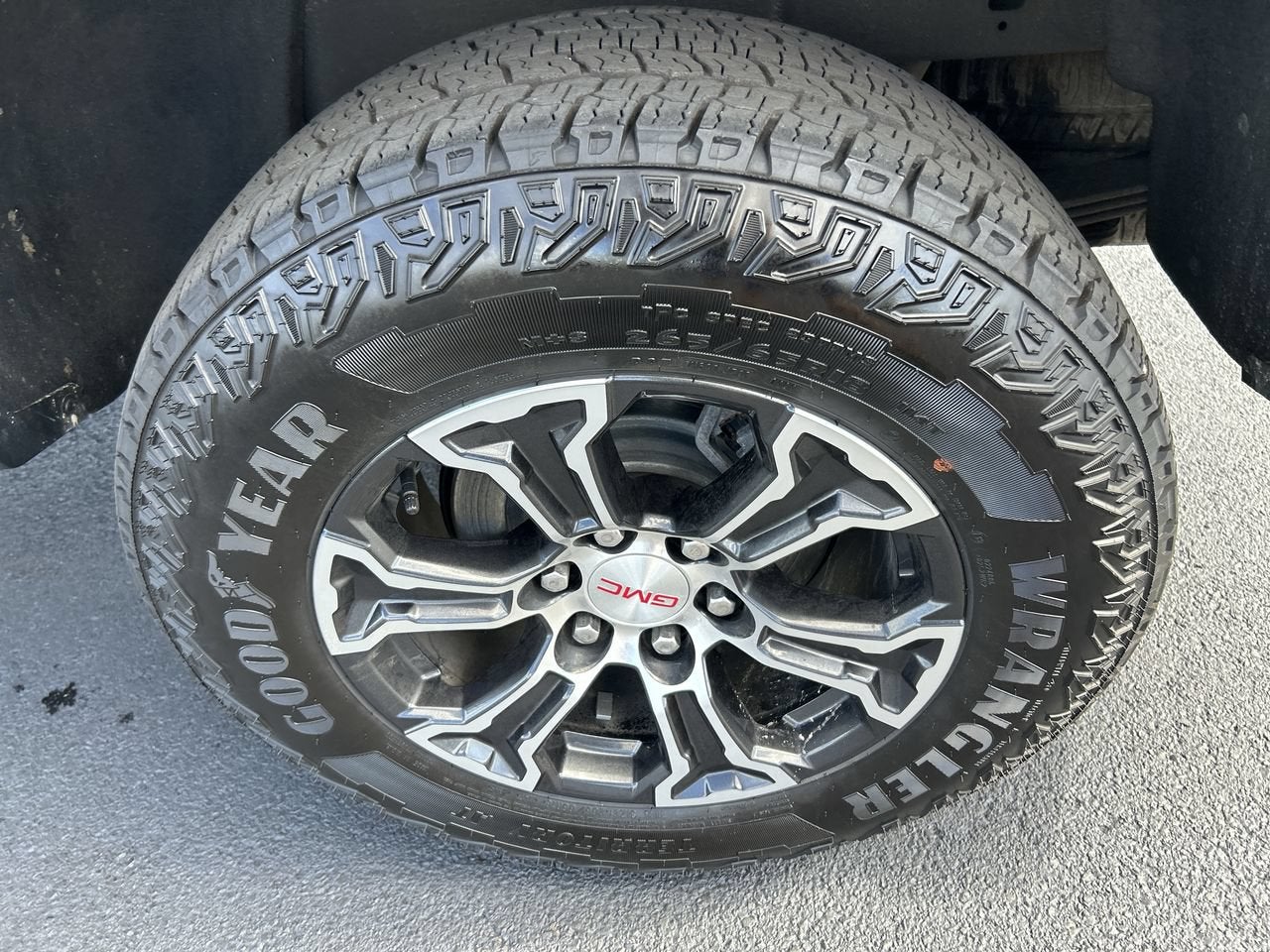 2024 GMC Canyon AT4