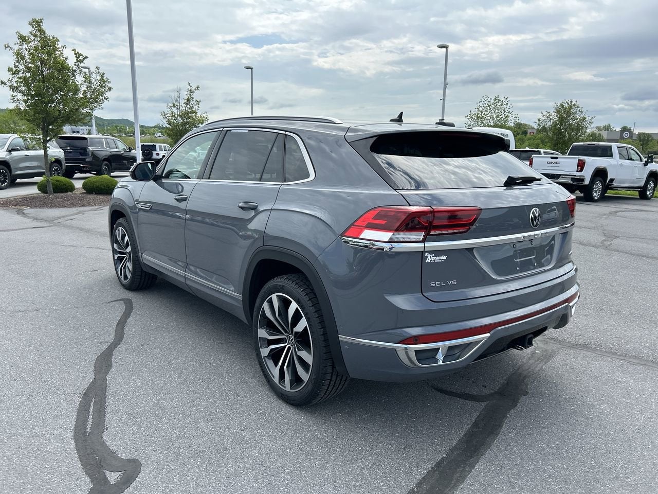 2022 Volkswagen Atlas Cross Sport 3.6L V6 SEL Premium R-Line