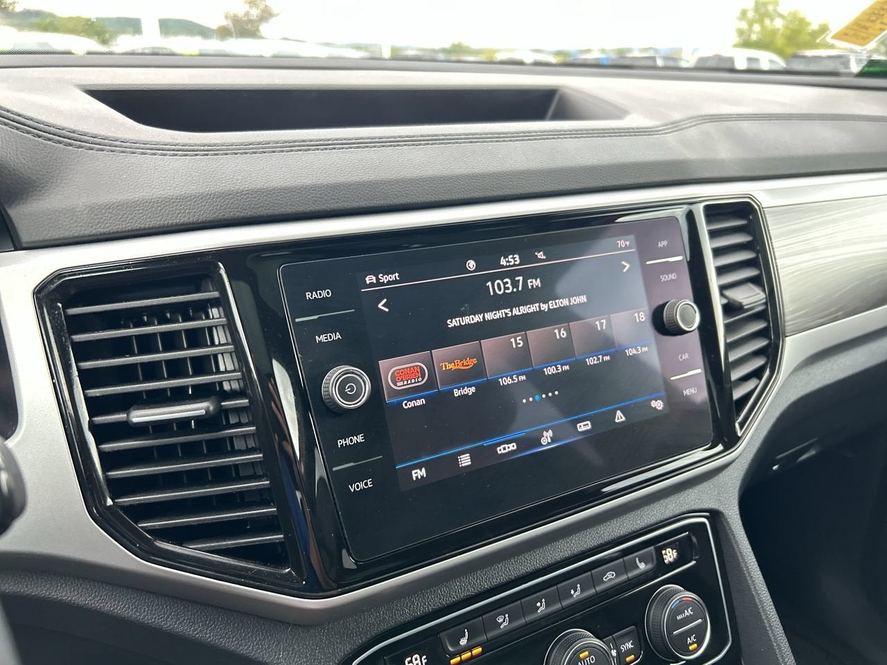 2022 Volkswagen Atlas Cross Sport 3.6L V6 SE w/Technology