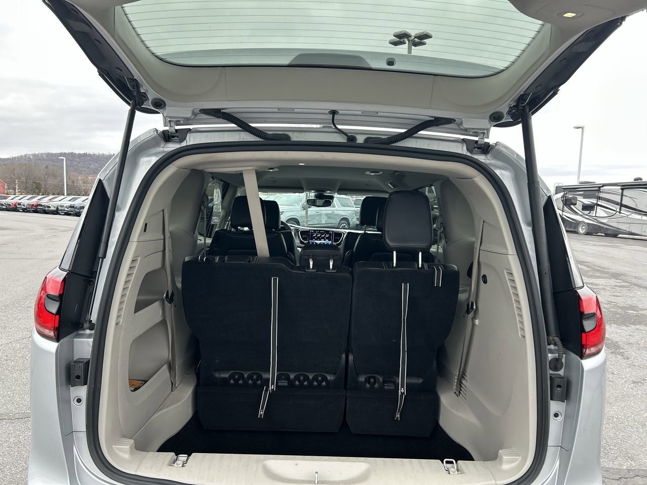 2024 Chrysler Pacifica Touring L