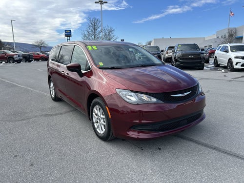 2023 Chrysler Voyager LX