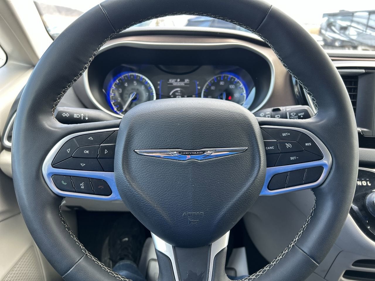 2023 Chrysler Voyager LX