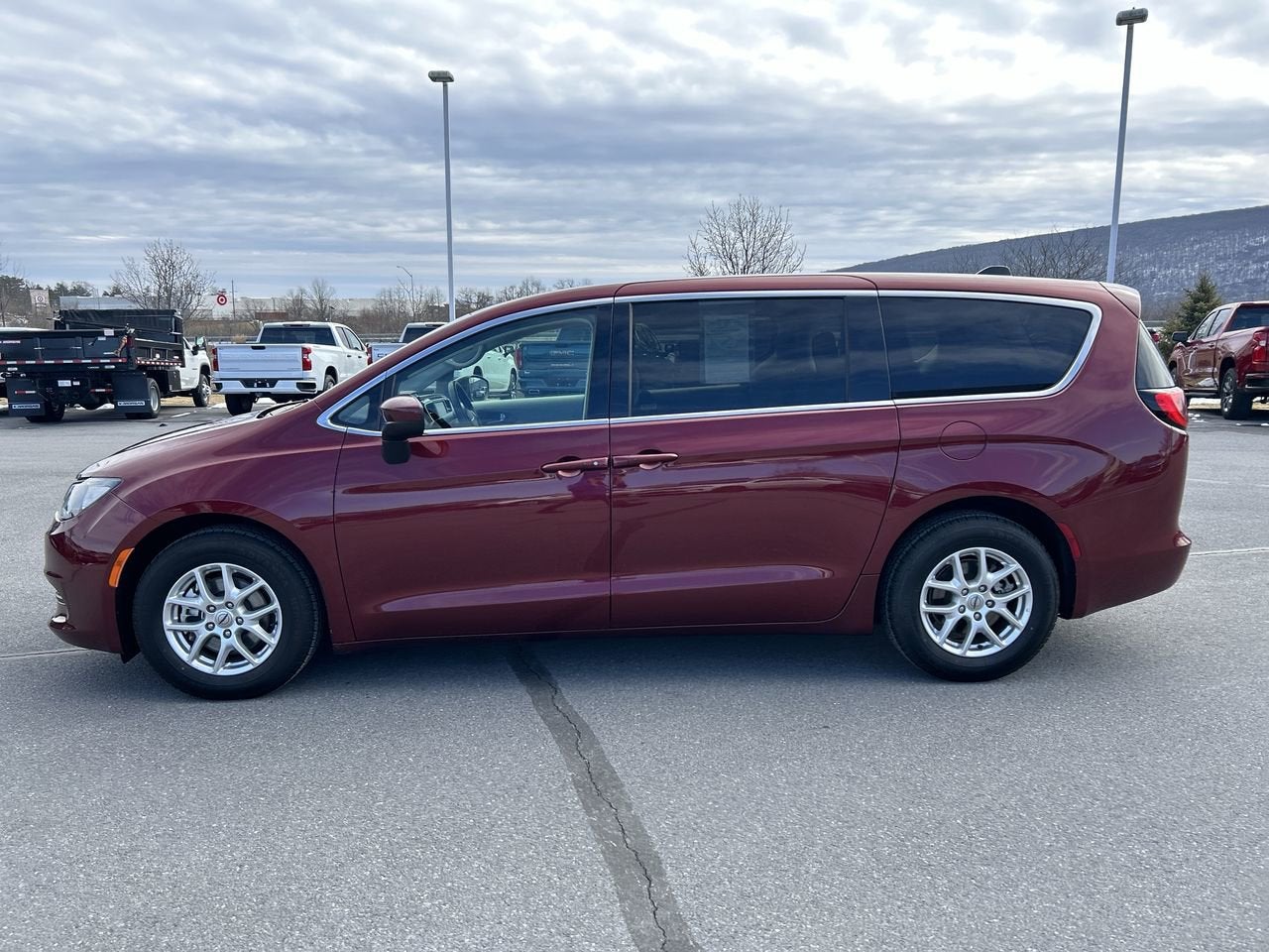 2023 Chrysler Voyager LX