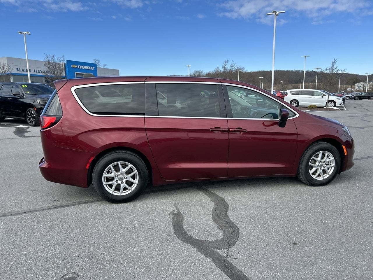 2023 Chrysler Voyager LX