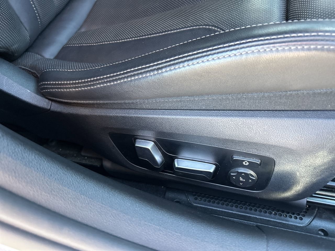 2023 BMW 8 Series M850i