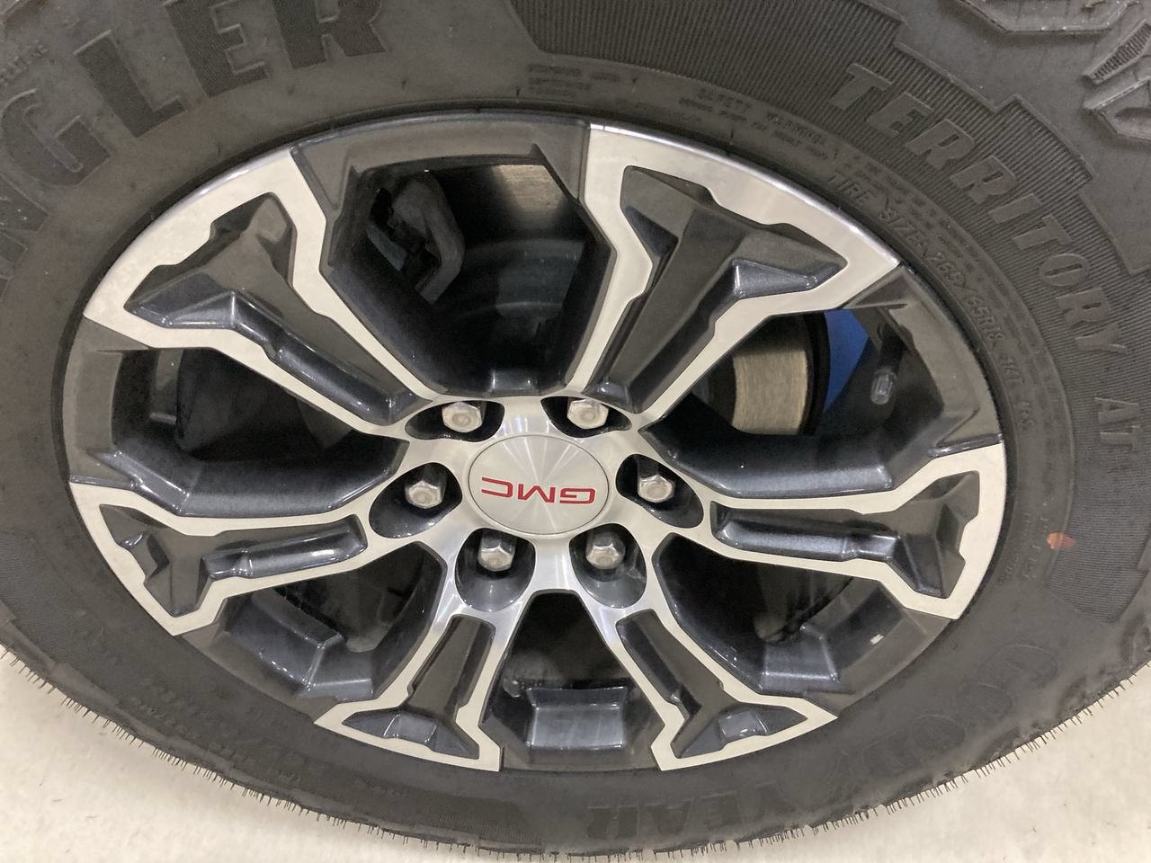 2024 GMC Canyon 4WD AT4