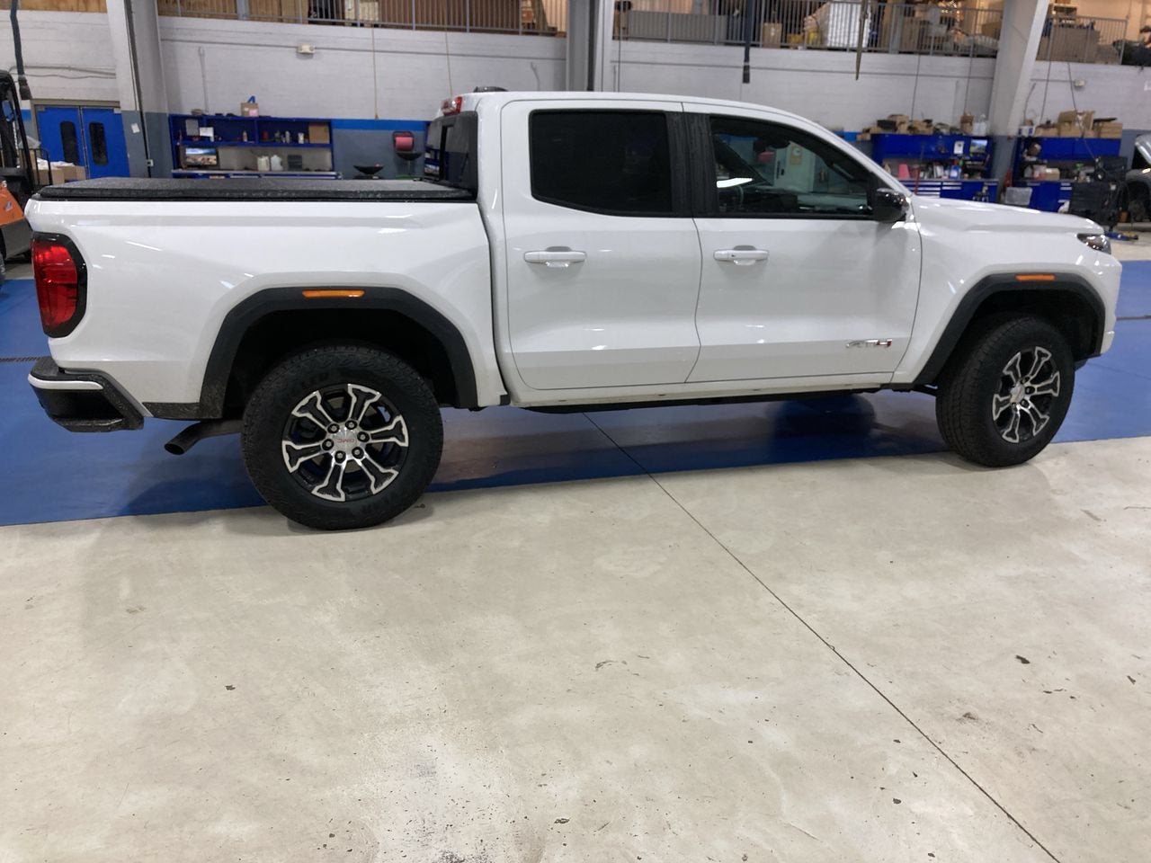 2024 GMC Canyon 4WD AT4