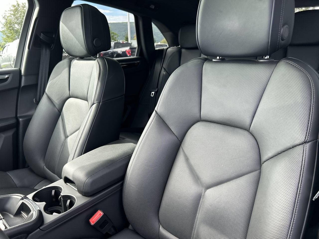 2025 Porsche Macan 4DR AWD