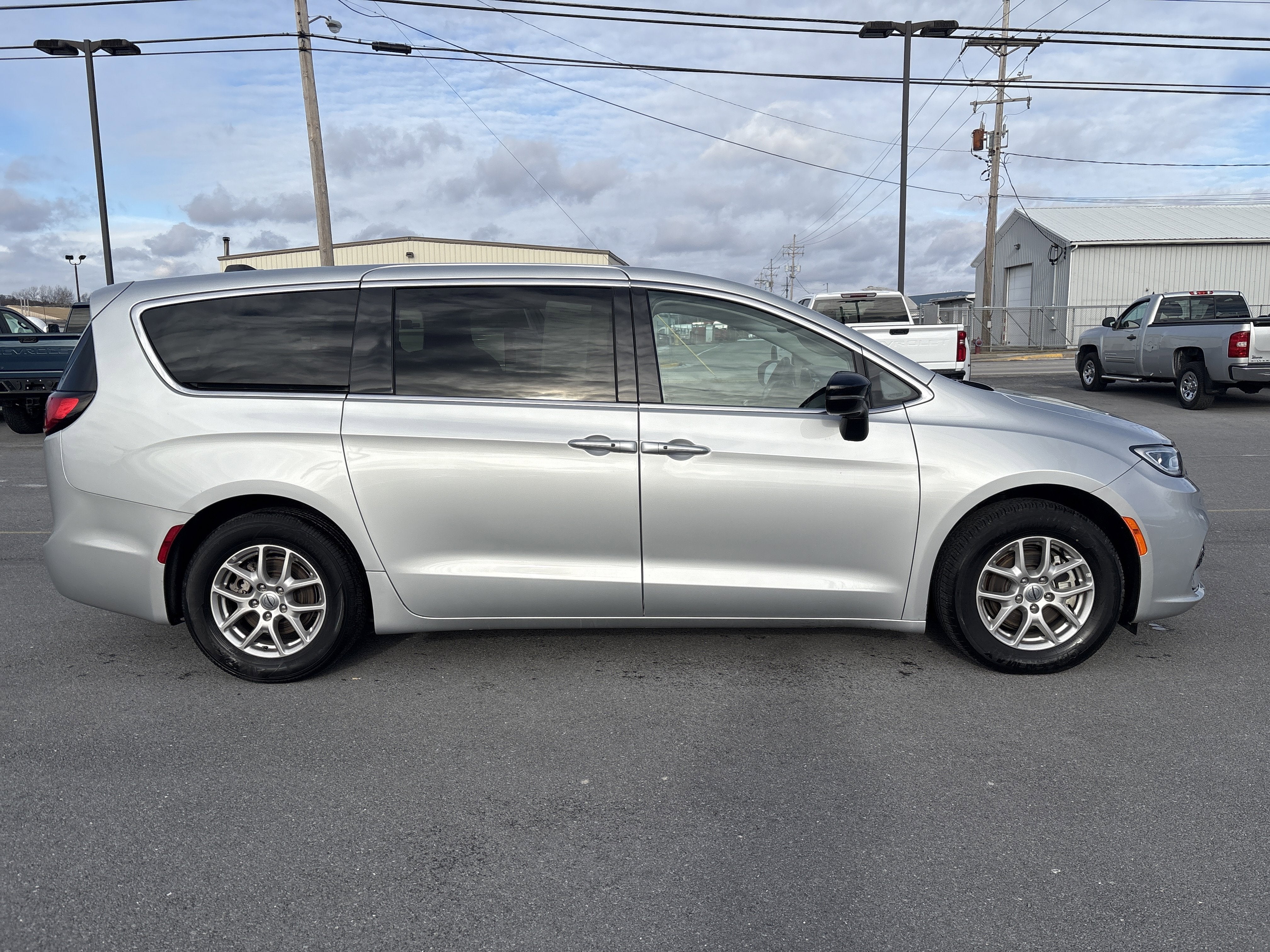 2024 Chrysler Pacifica Touring L