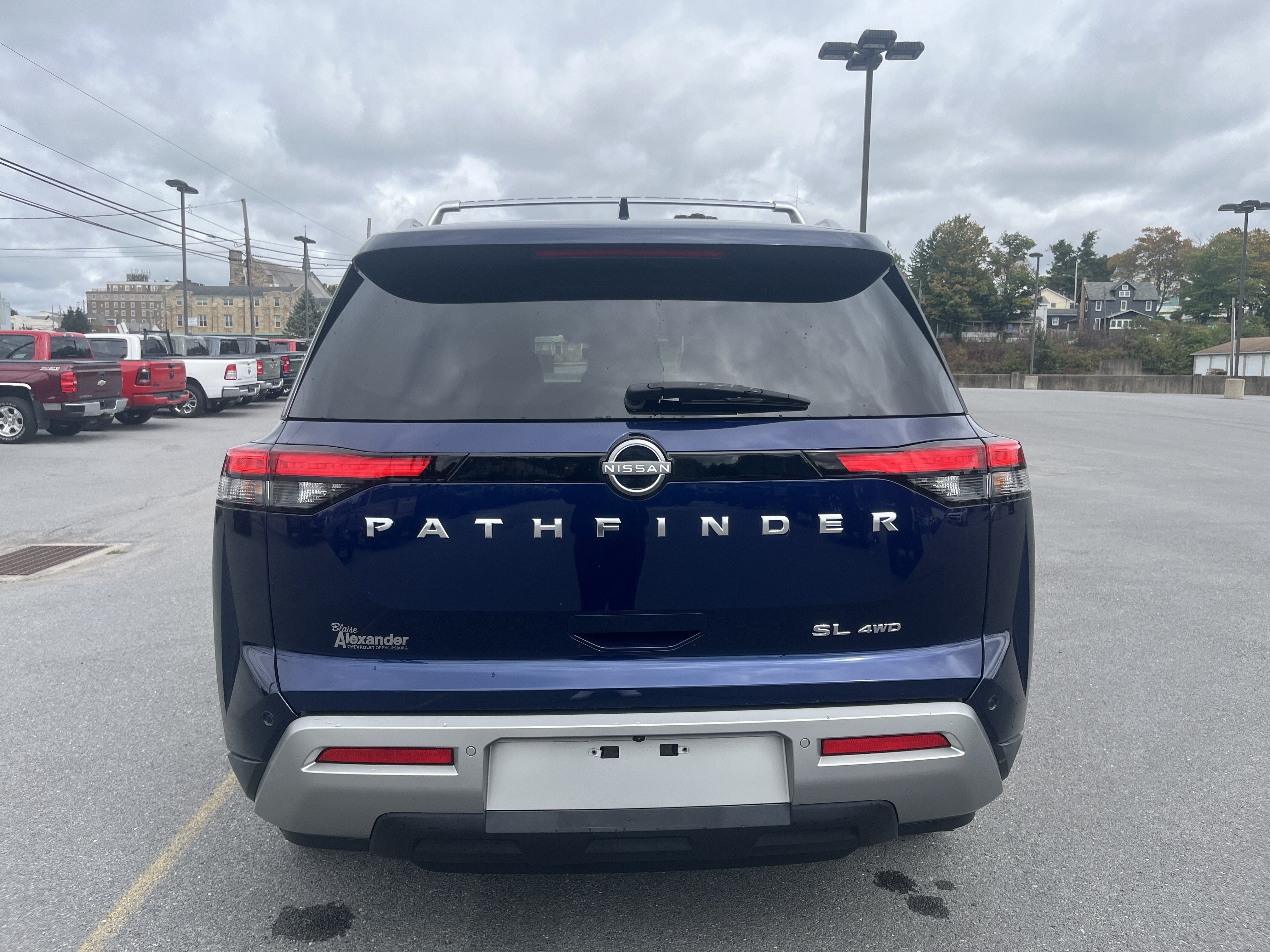 2023 Nissan Pathfinder SL