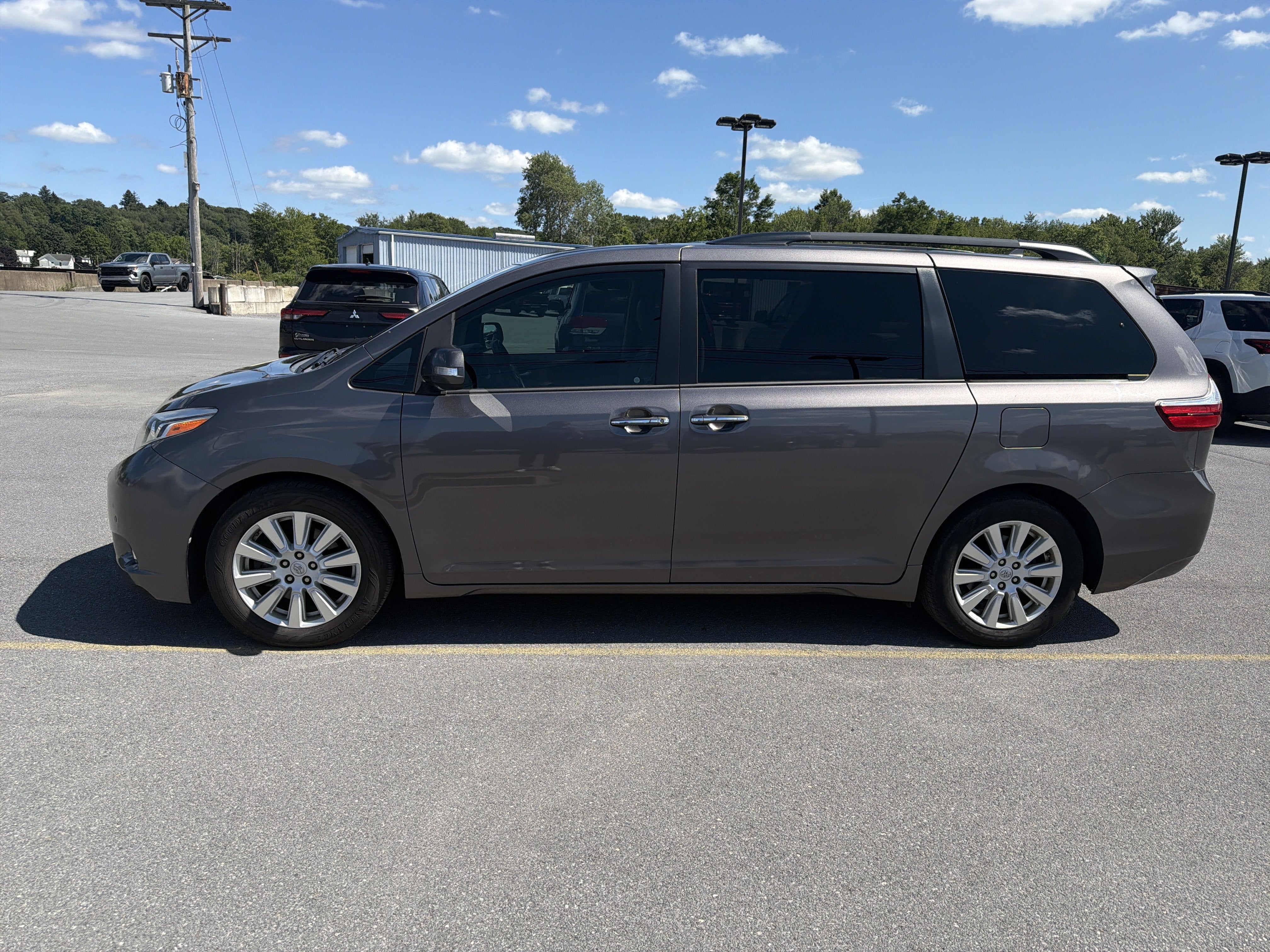 2017 Toyota Sienna XLE Auto Access Seat