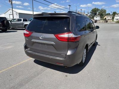 2017 Toyota Sienna XLE Auto Access Seat