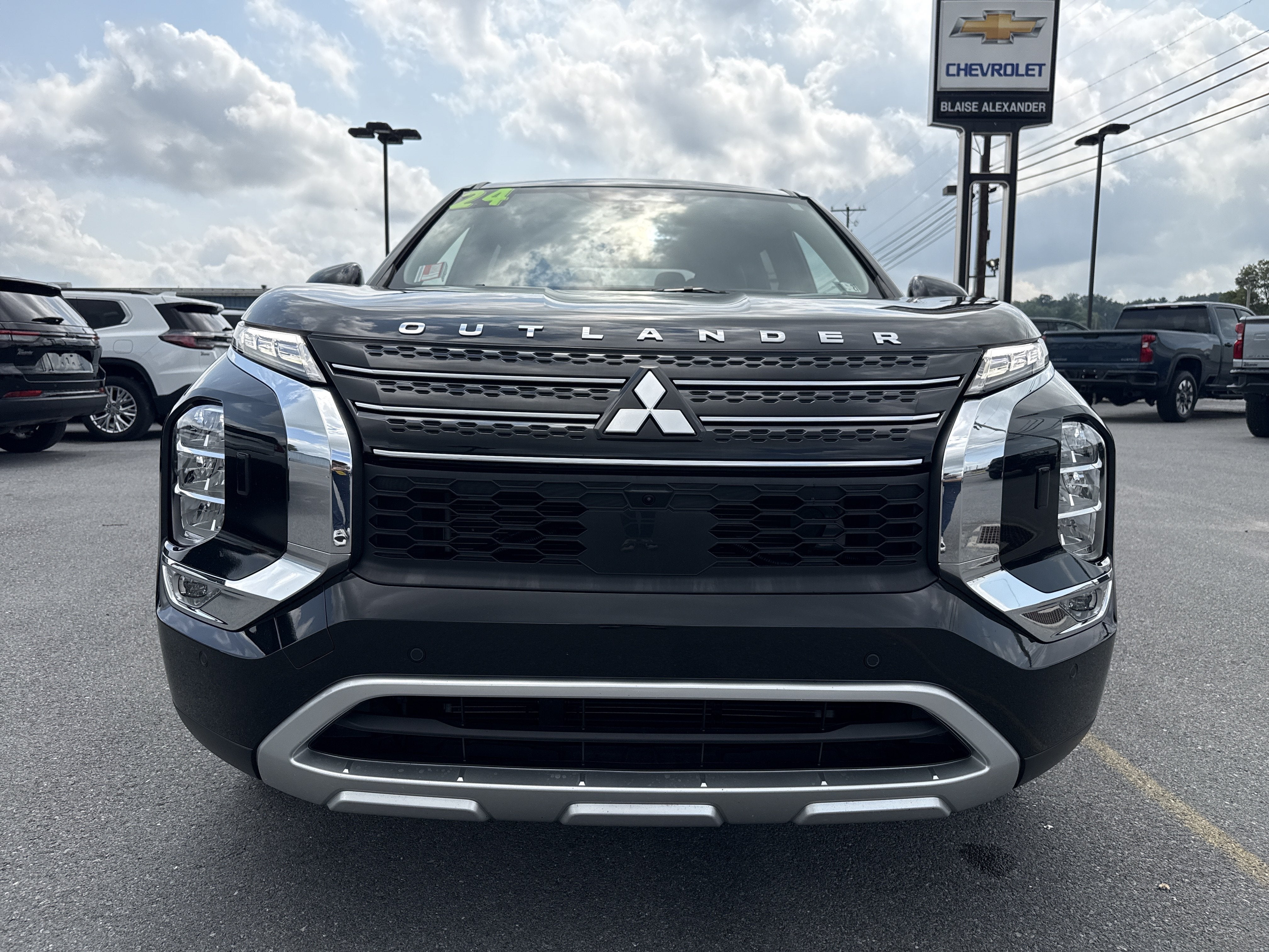 2024 Mitsubishi Outlander SE