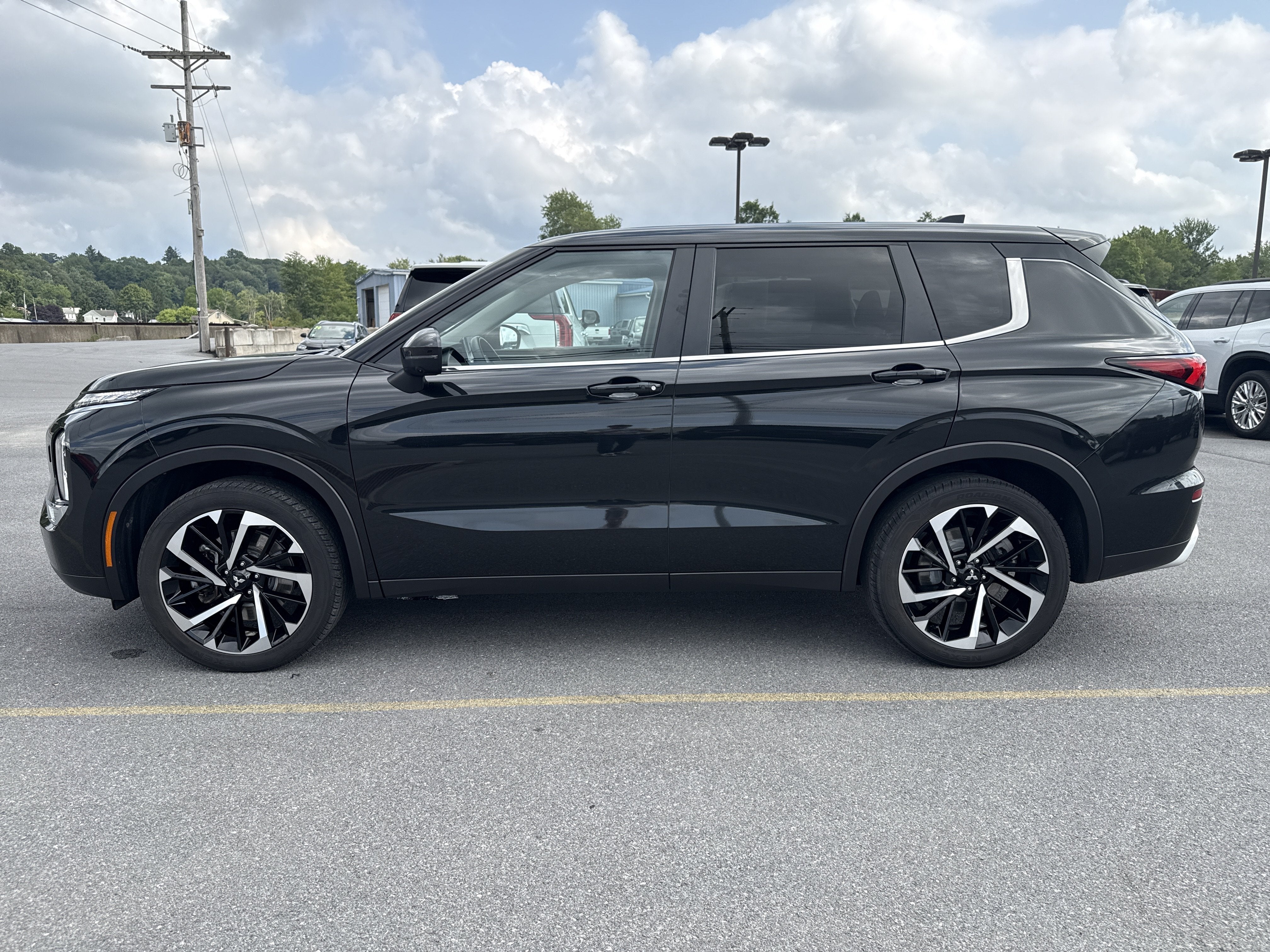 2024 Mitsubishi Outlander SE