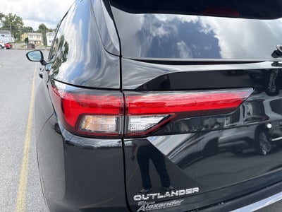 2024 Mitsubishi Outlander SE