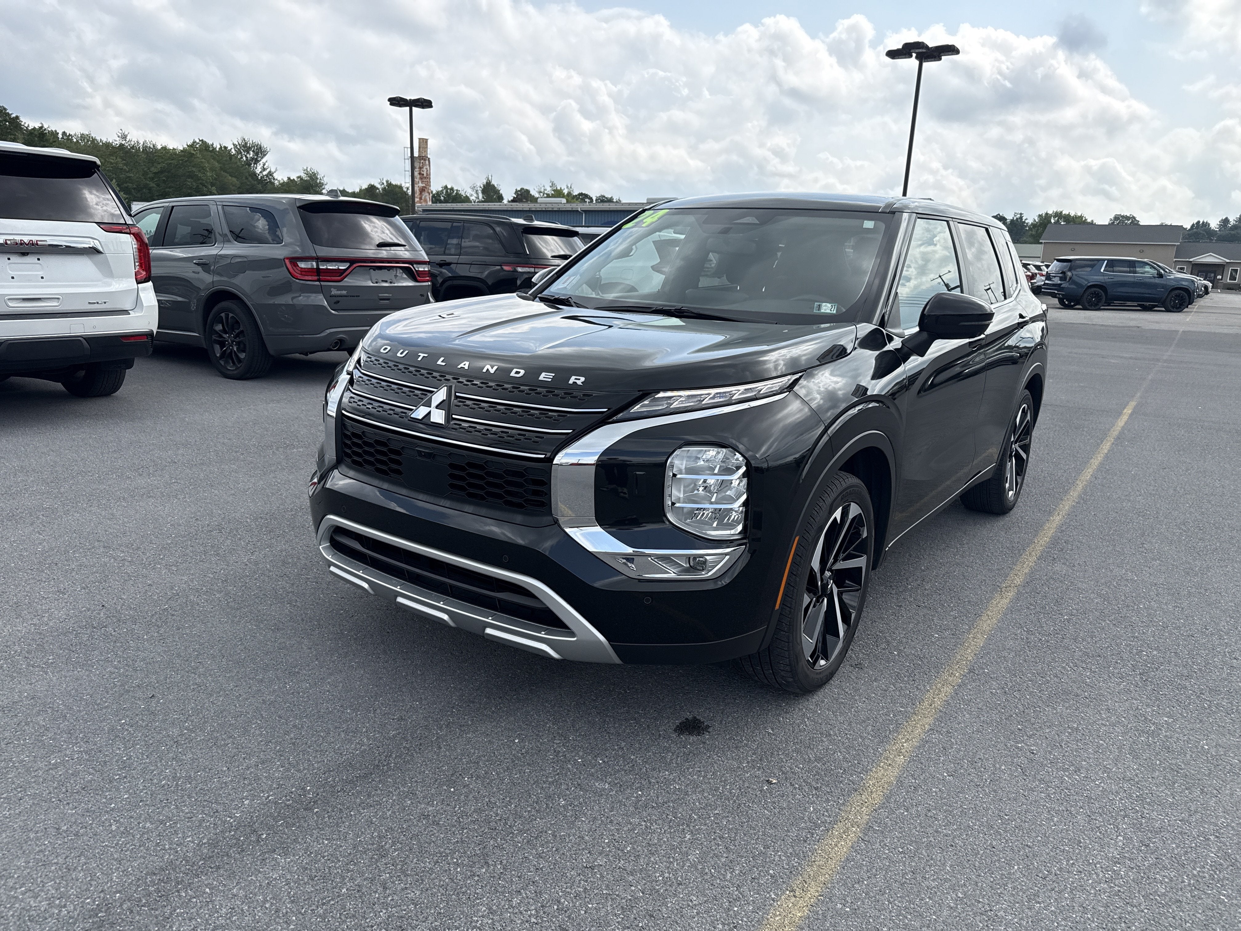 2024 Mitsubishi Outlander SE