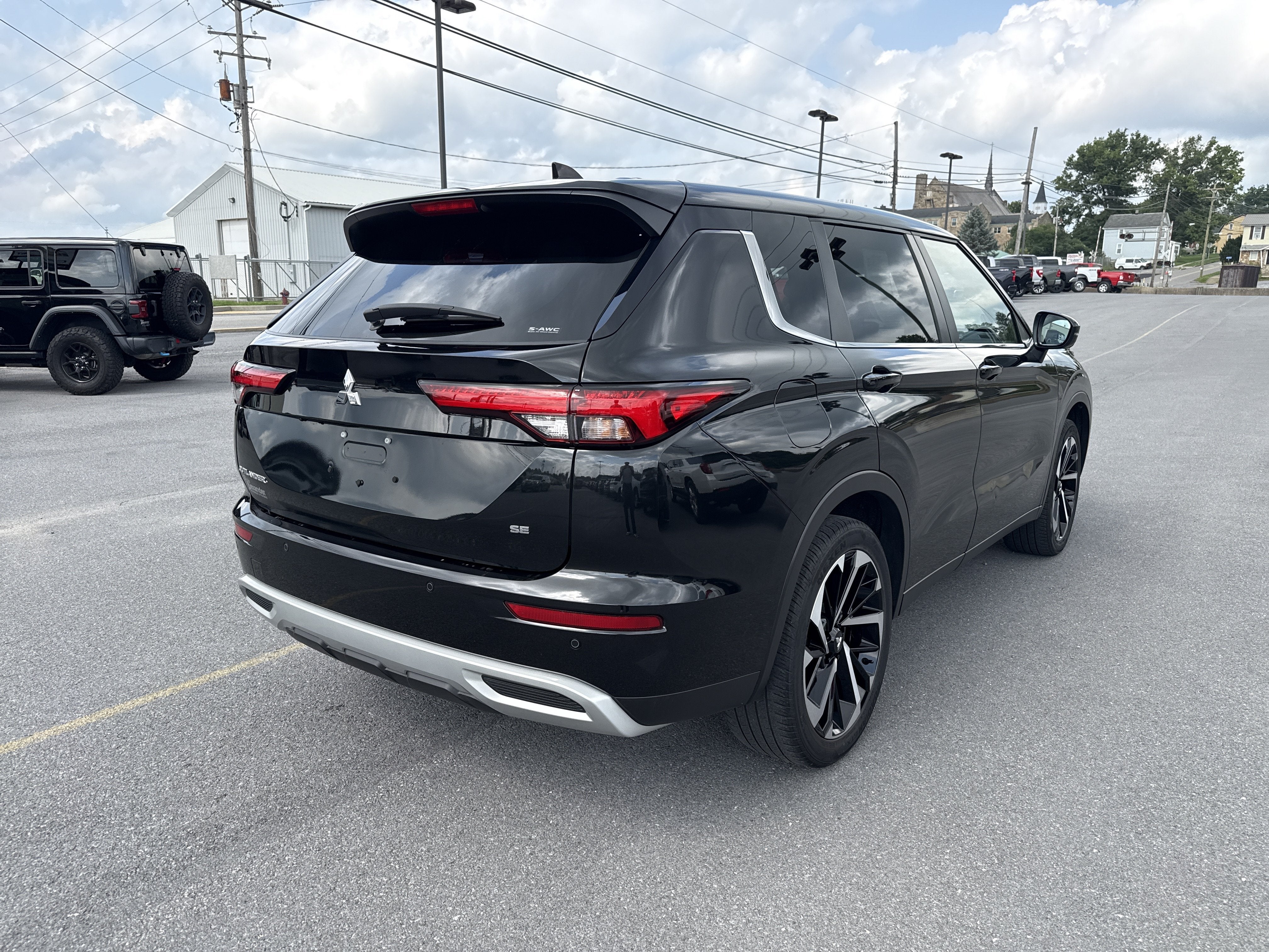 2024 Mitsubishi Outlander SE
