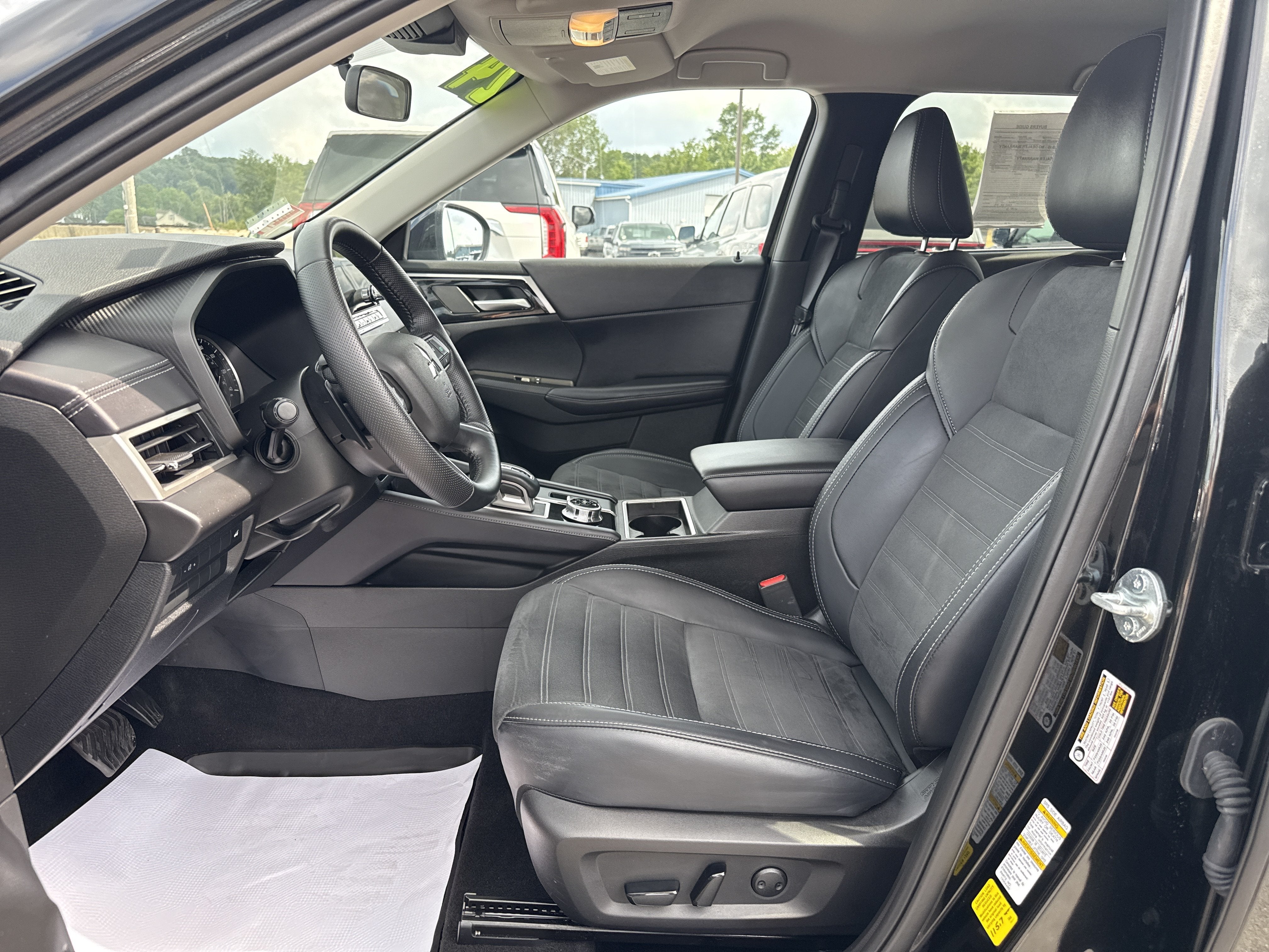 2024 Mitsubishi Outlander SE