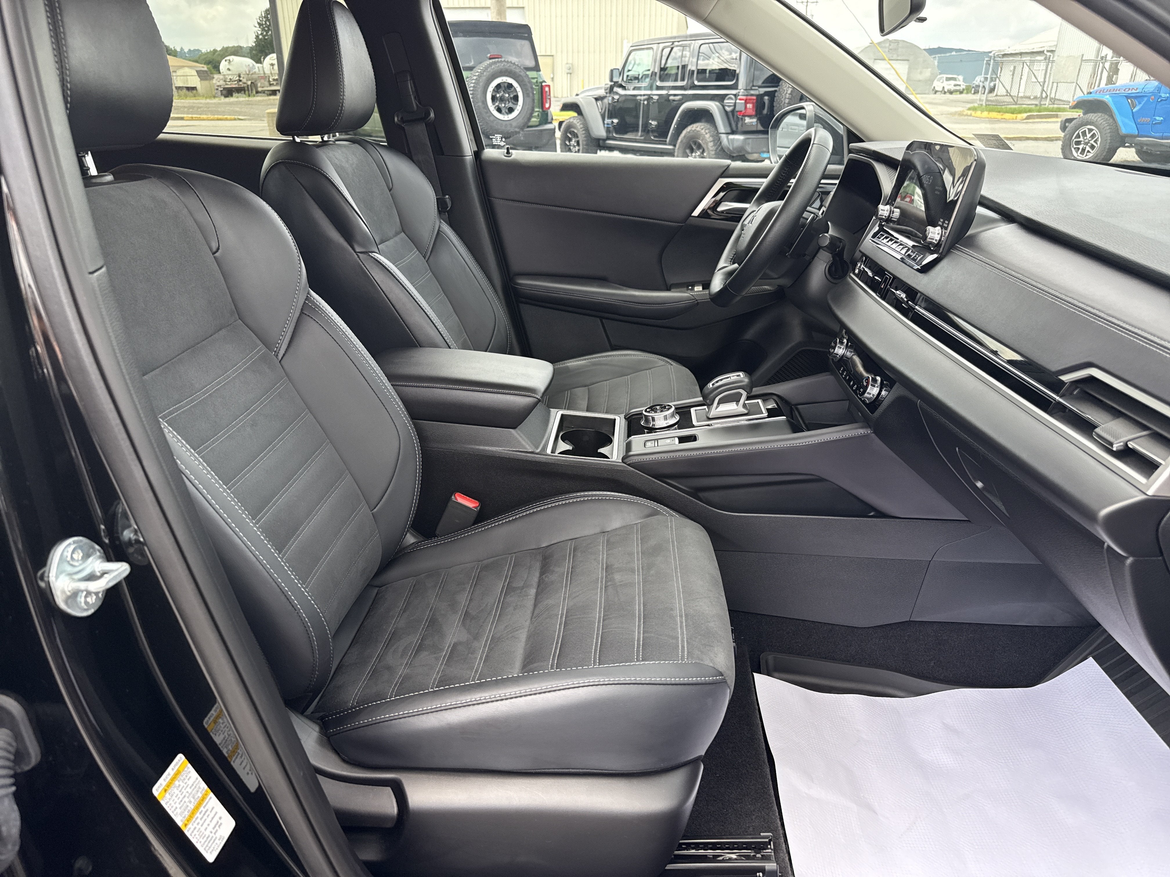 2024 Mitsubishi Outlander SE