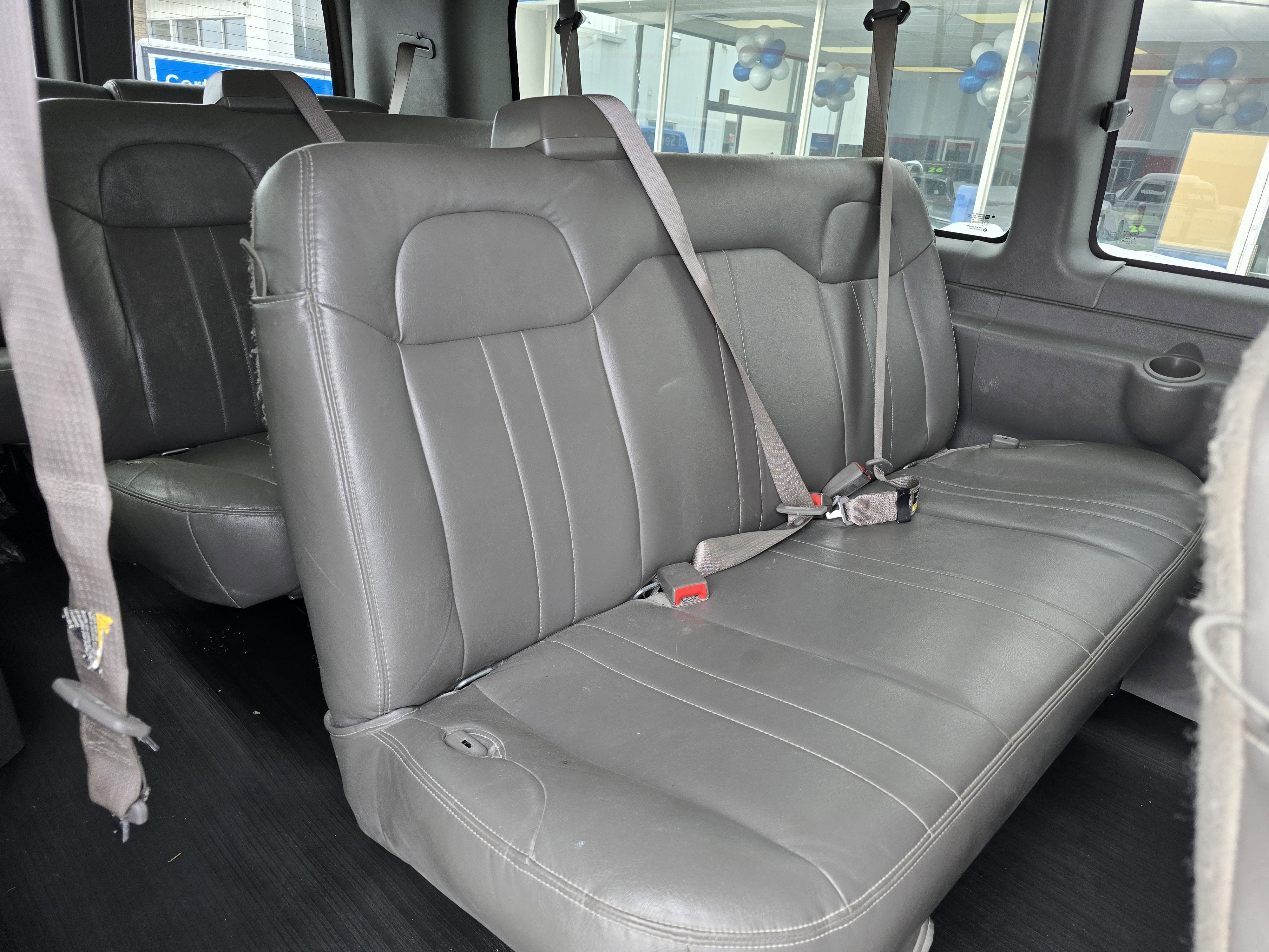 2024 Chevrolet Express Passenger 3500 1LS