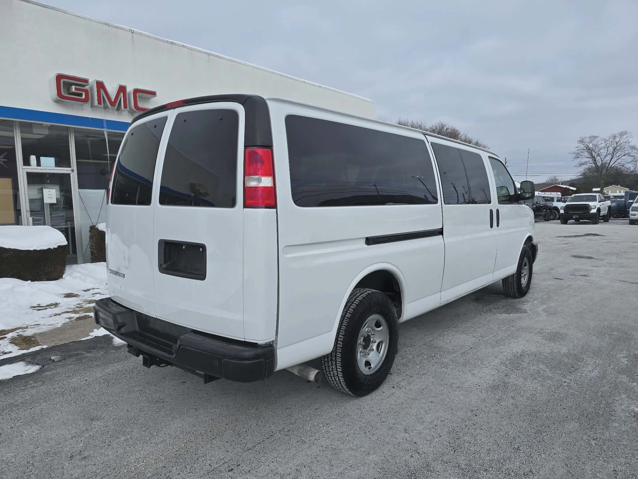2024 Chevrolet Express Passenger 3500 1LS