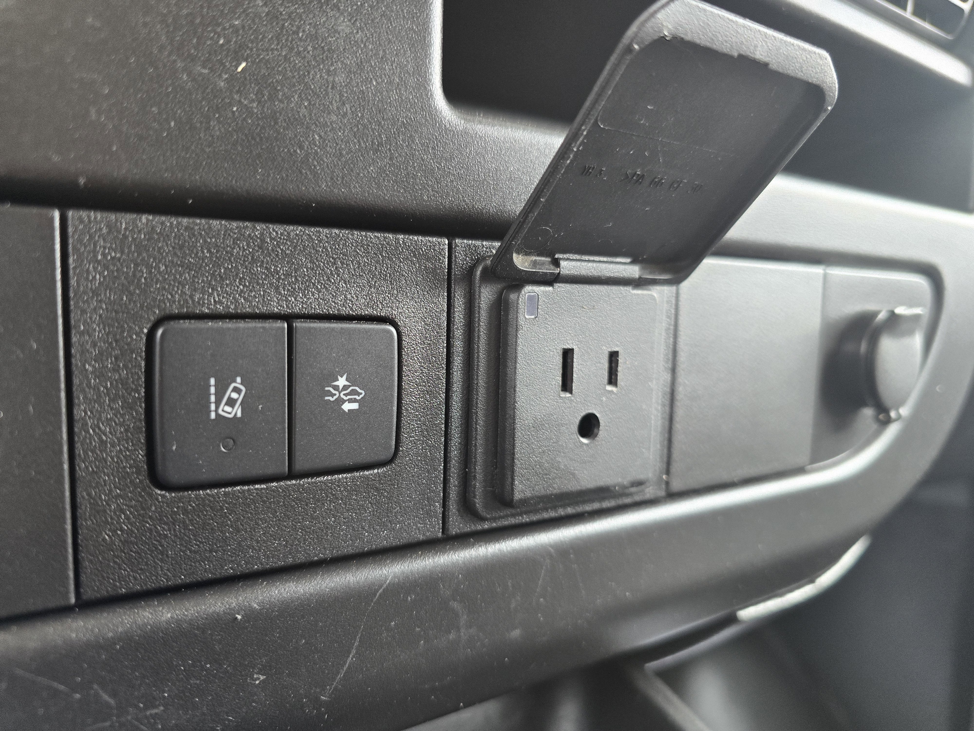 2024 Chevrolet Express Passenger 3500 1LS