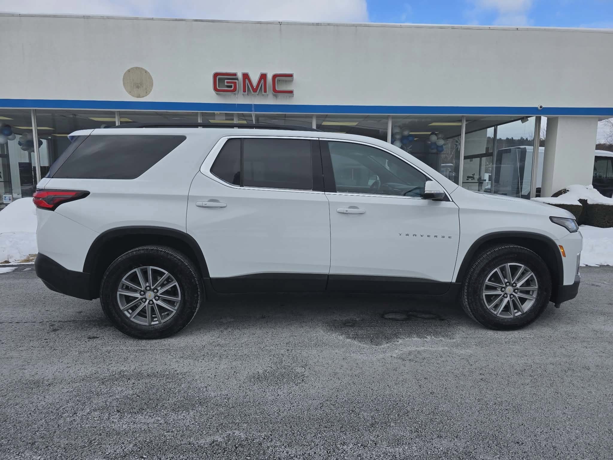 2023 Chevrolet Traverse LT Cloth