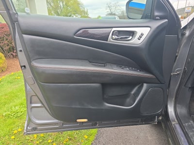 2019 Nissan Pathfinder SL