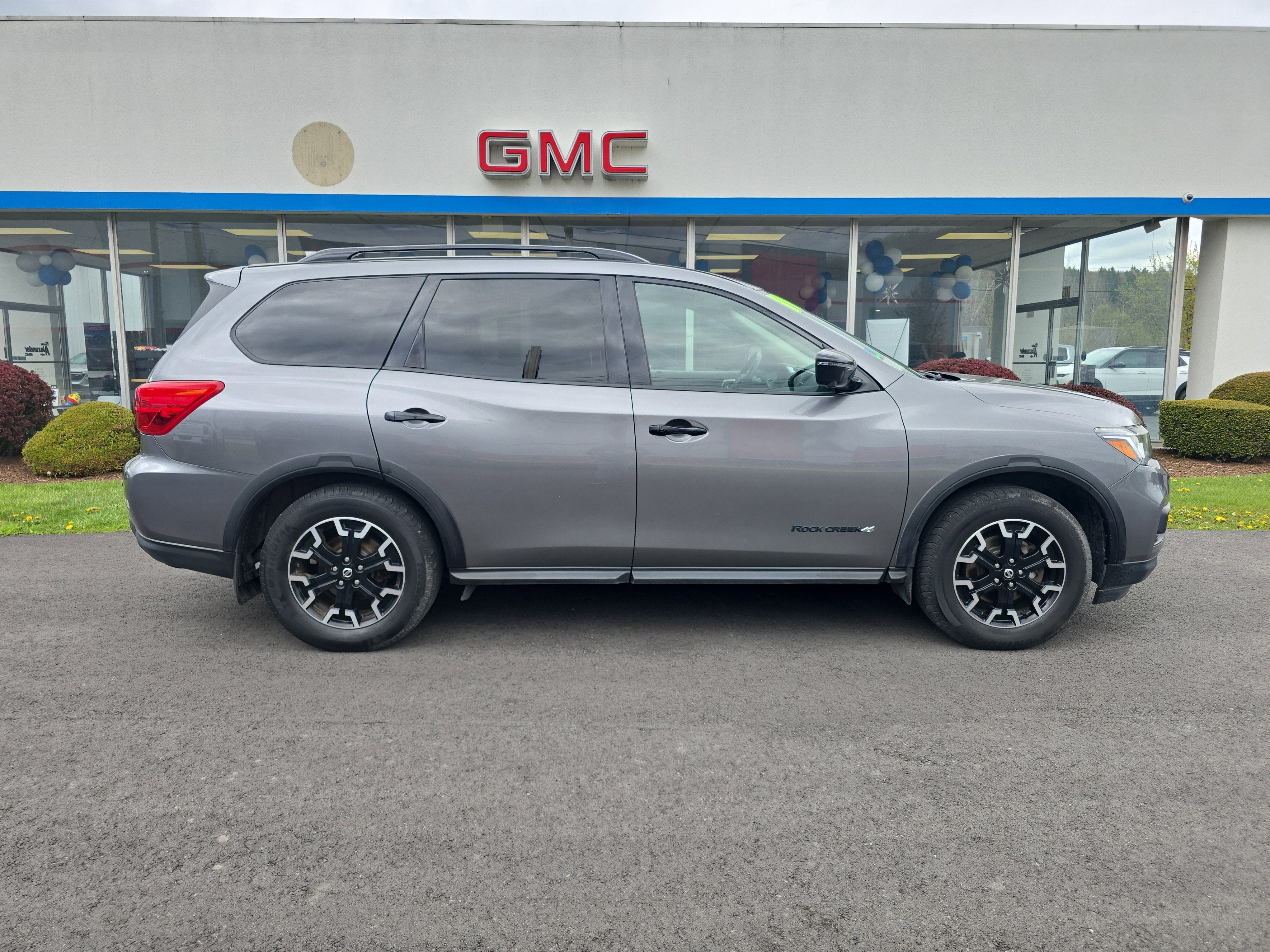 2019 Nissan Pathfinder SL